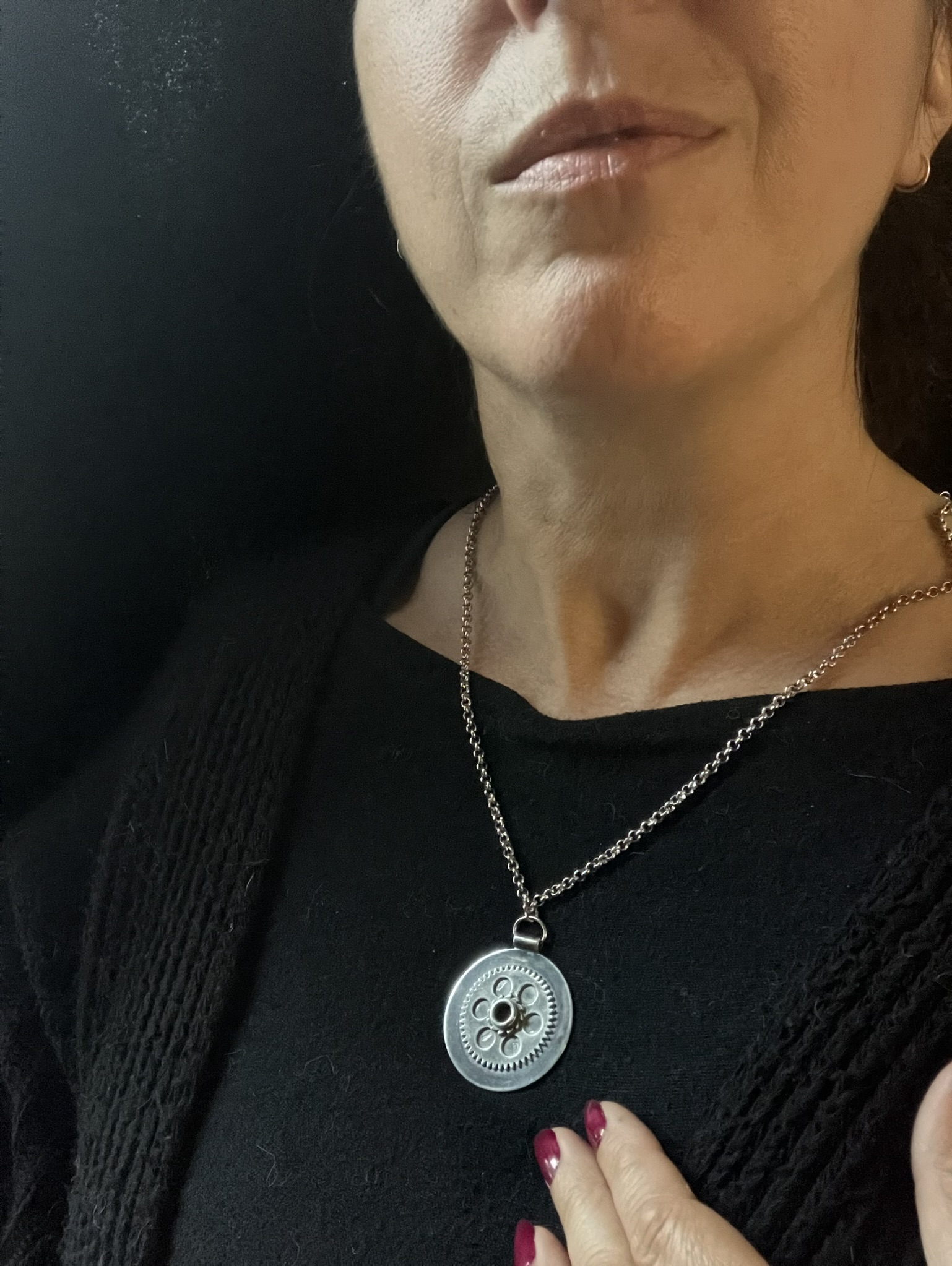 collier-engrenages-argenté-industriel