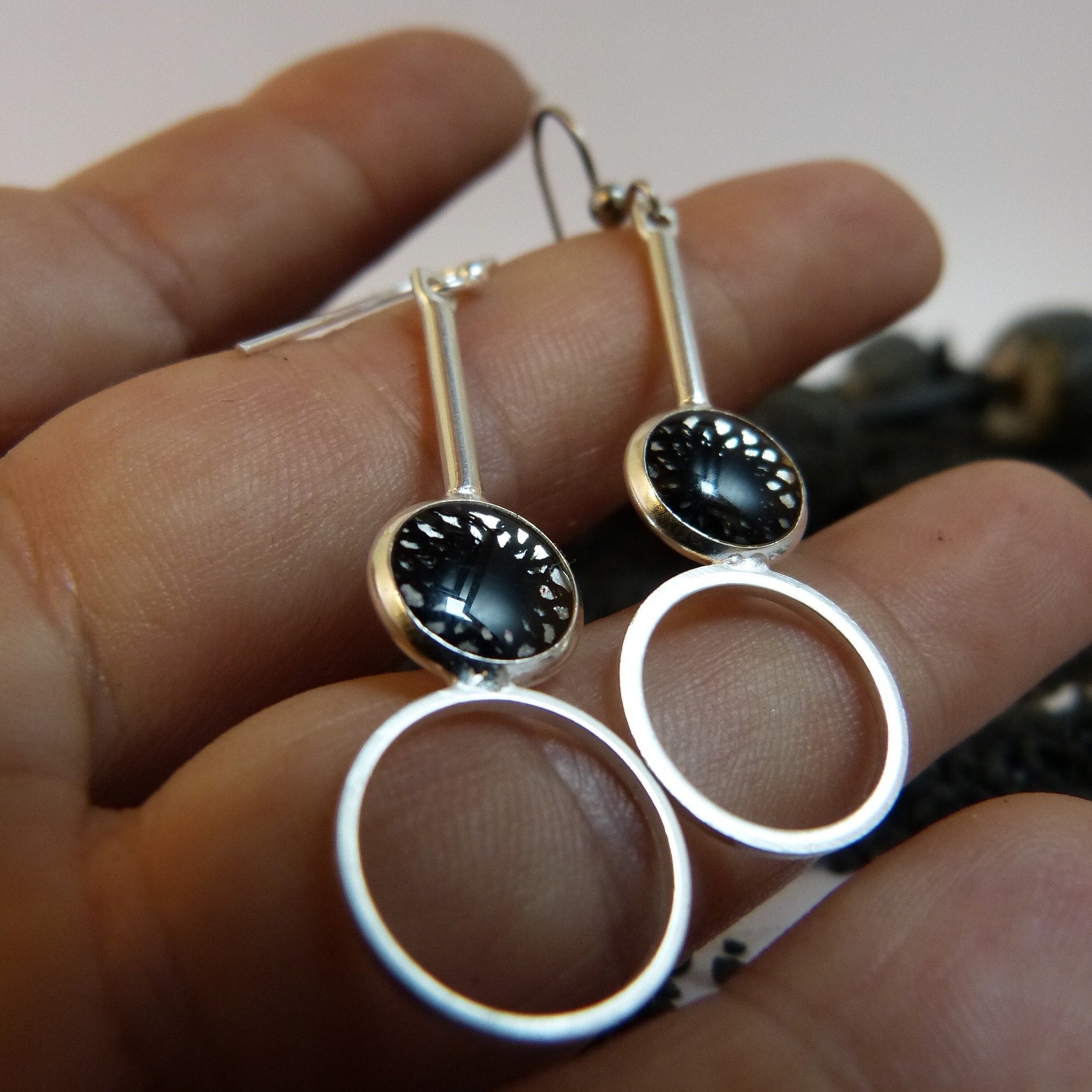 boucles doreilles-dentelle-noir et argent-Belladone