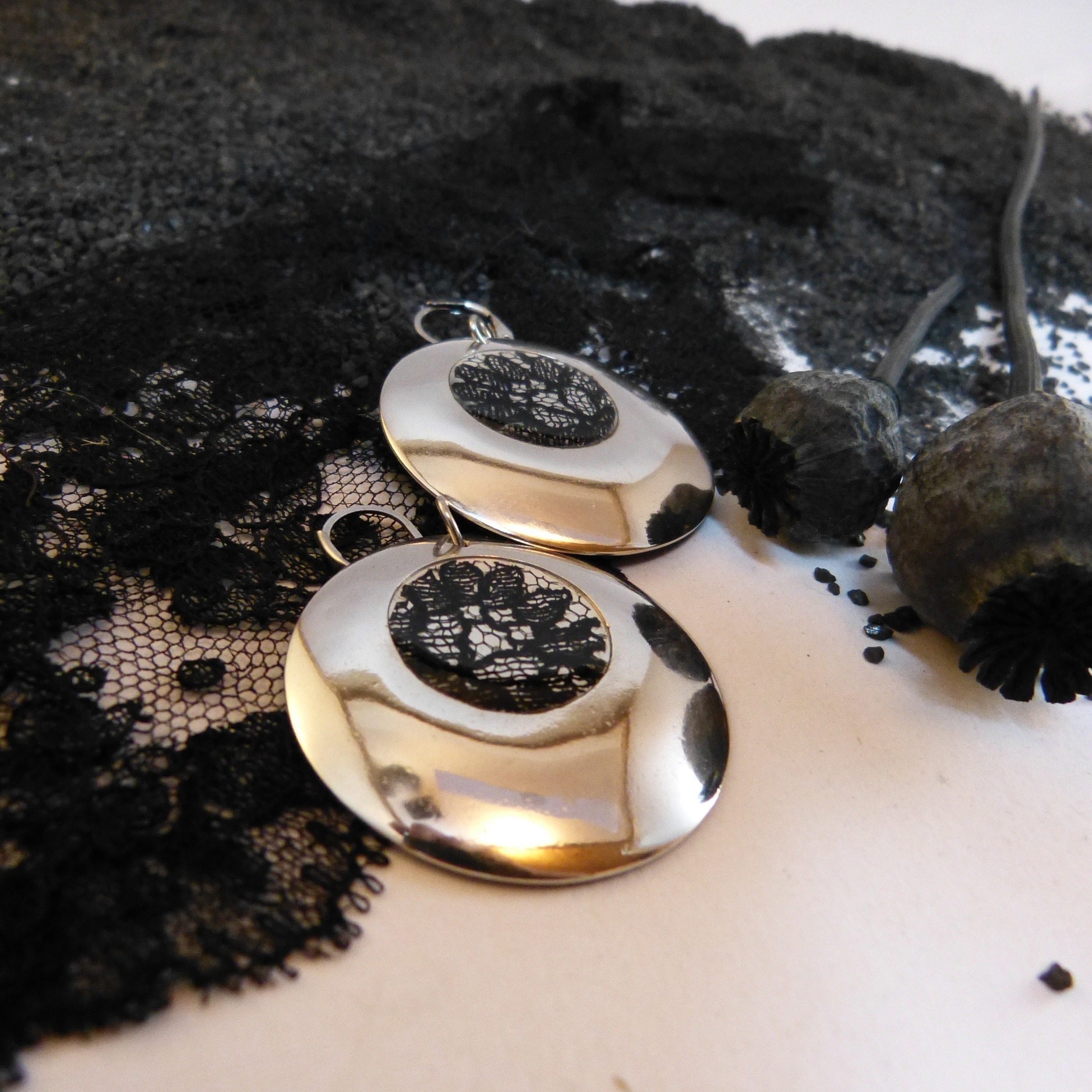 boucles doreilles-dentelle-noire argent-acier-Belladone