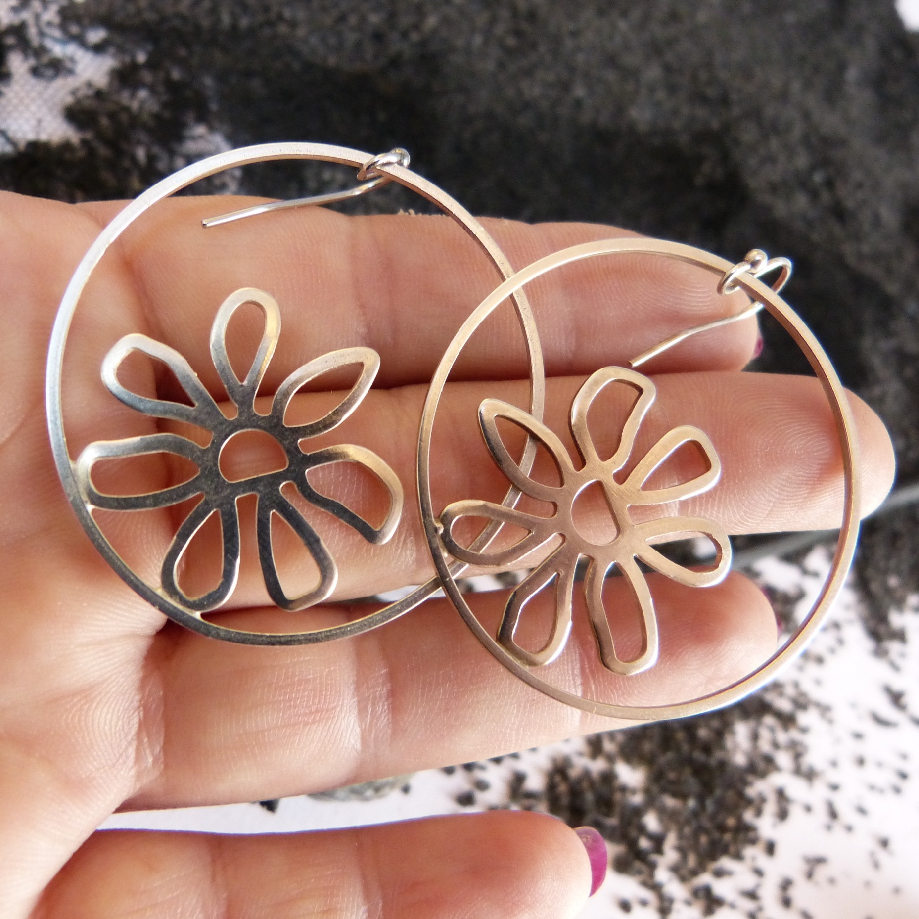 boucles doreilles-fleur-argent-Belladone