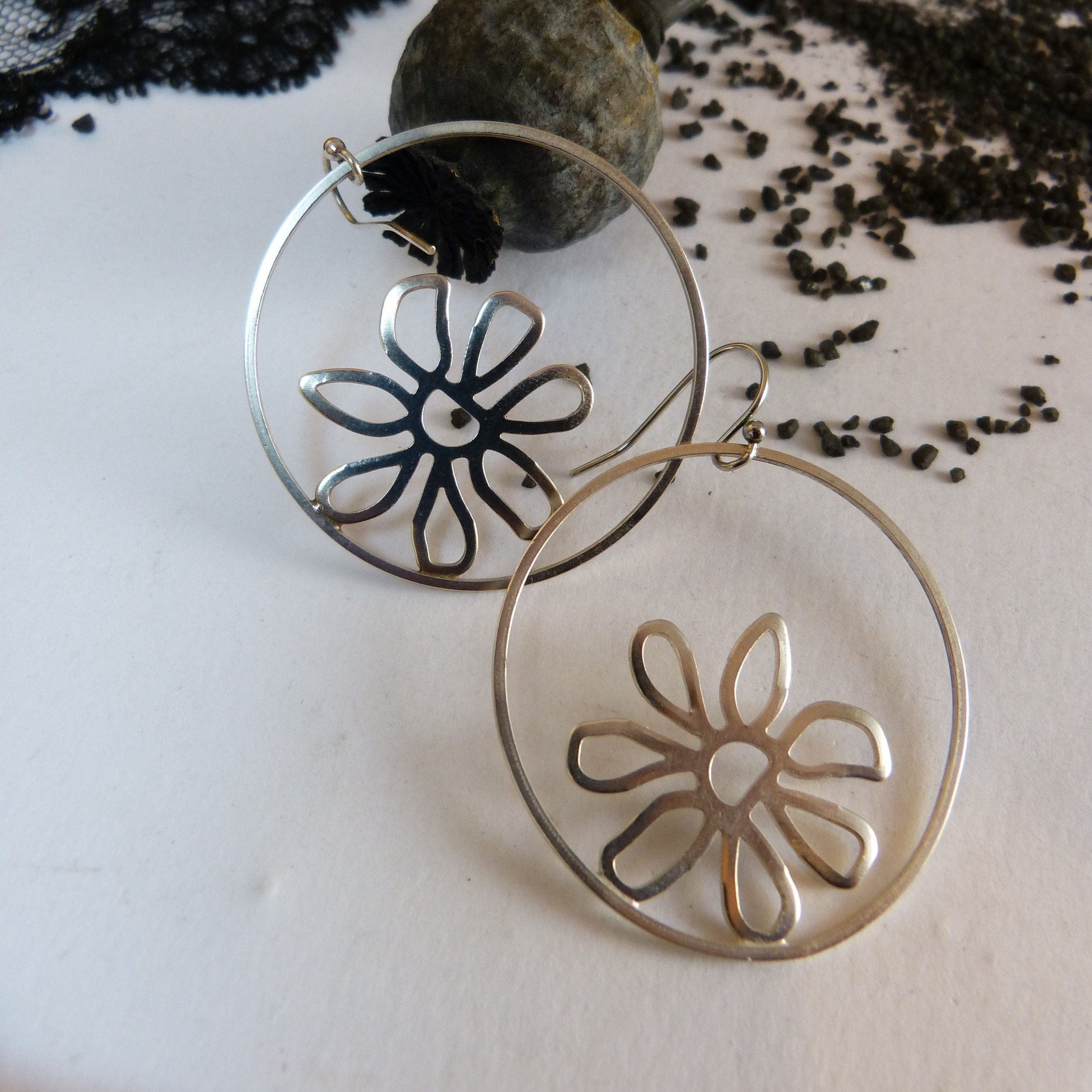 boucles doreilles-fleur-argent-Belladone