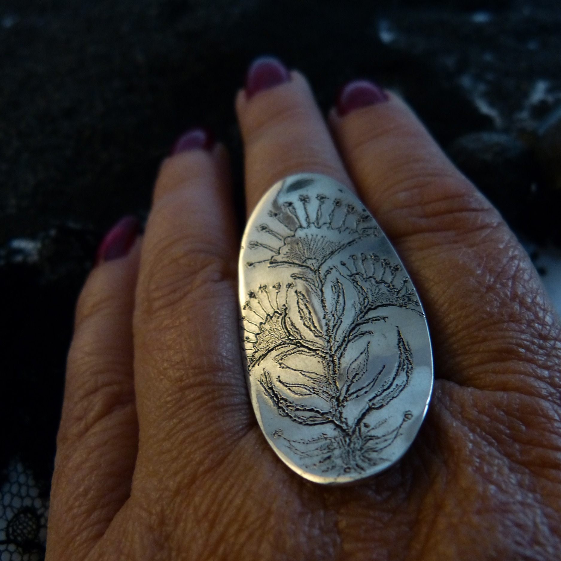 bague-gravée-art nouveau-Belladone