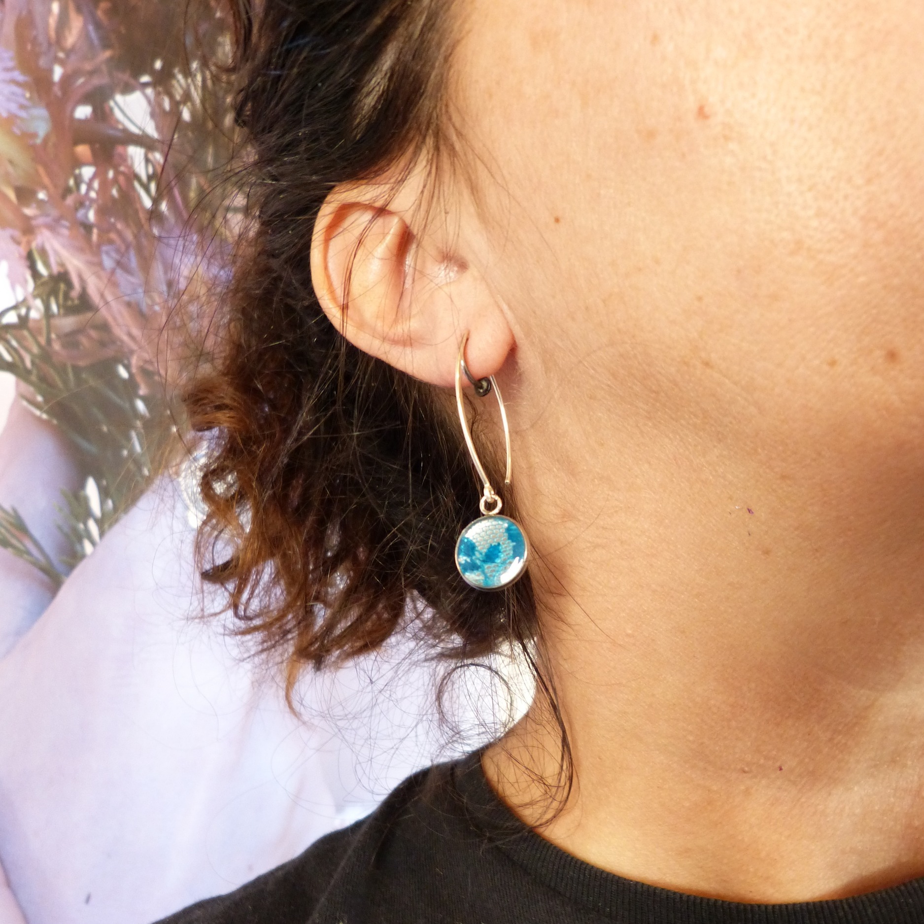 boucles-dentelle-acier-argent-cerise-belladone