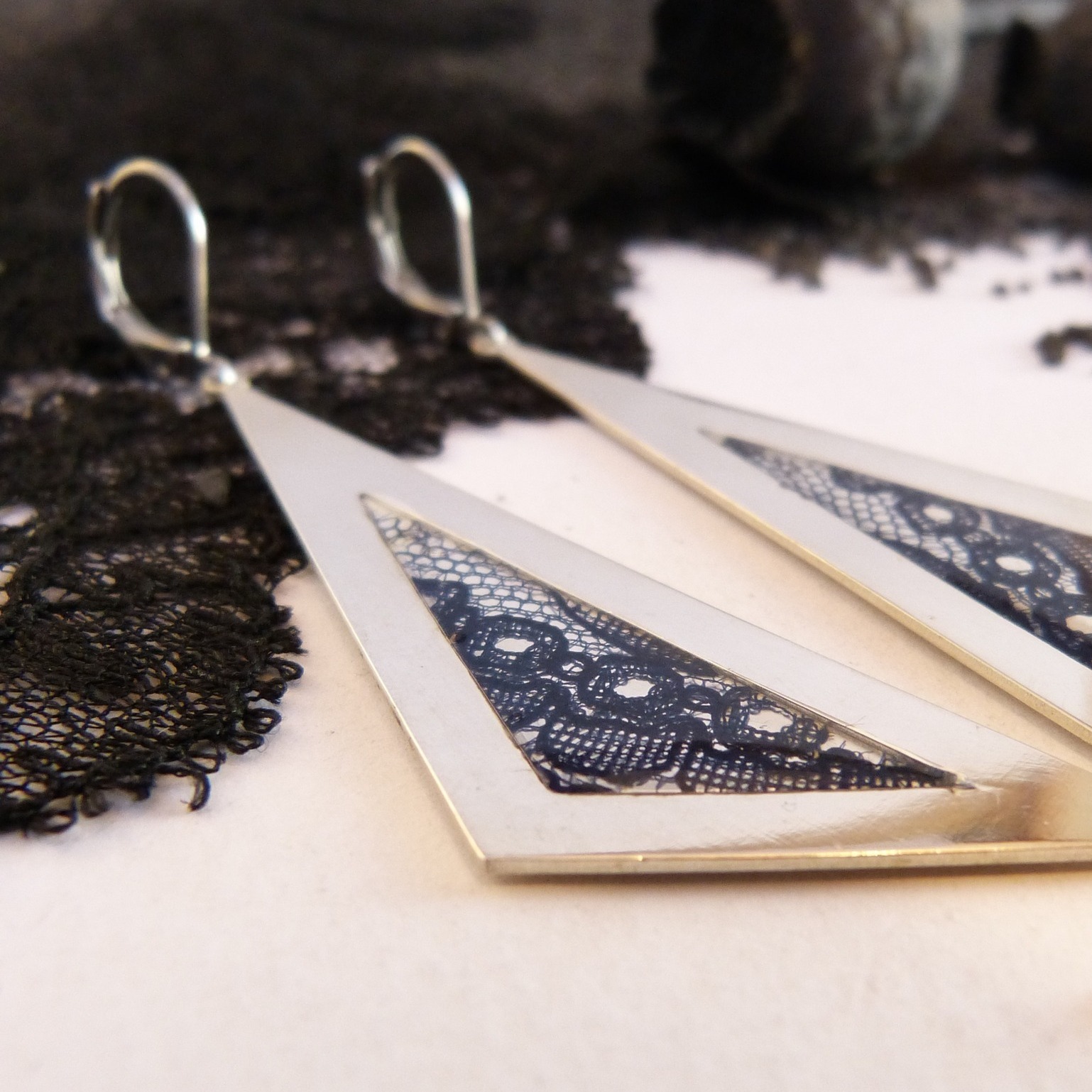 boucles-dentelle-bleue-argent-gloria-belladone