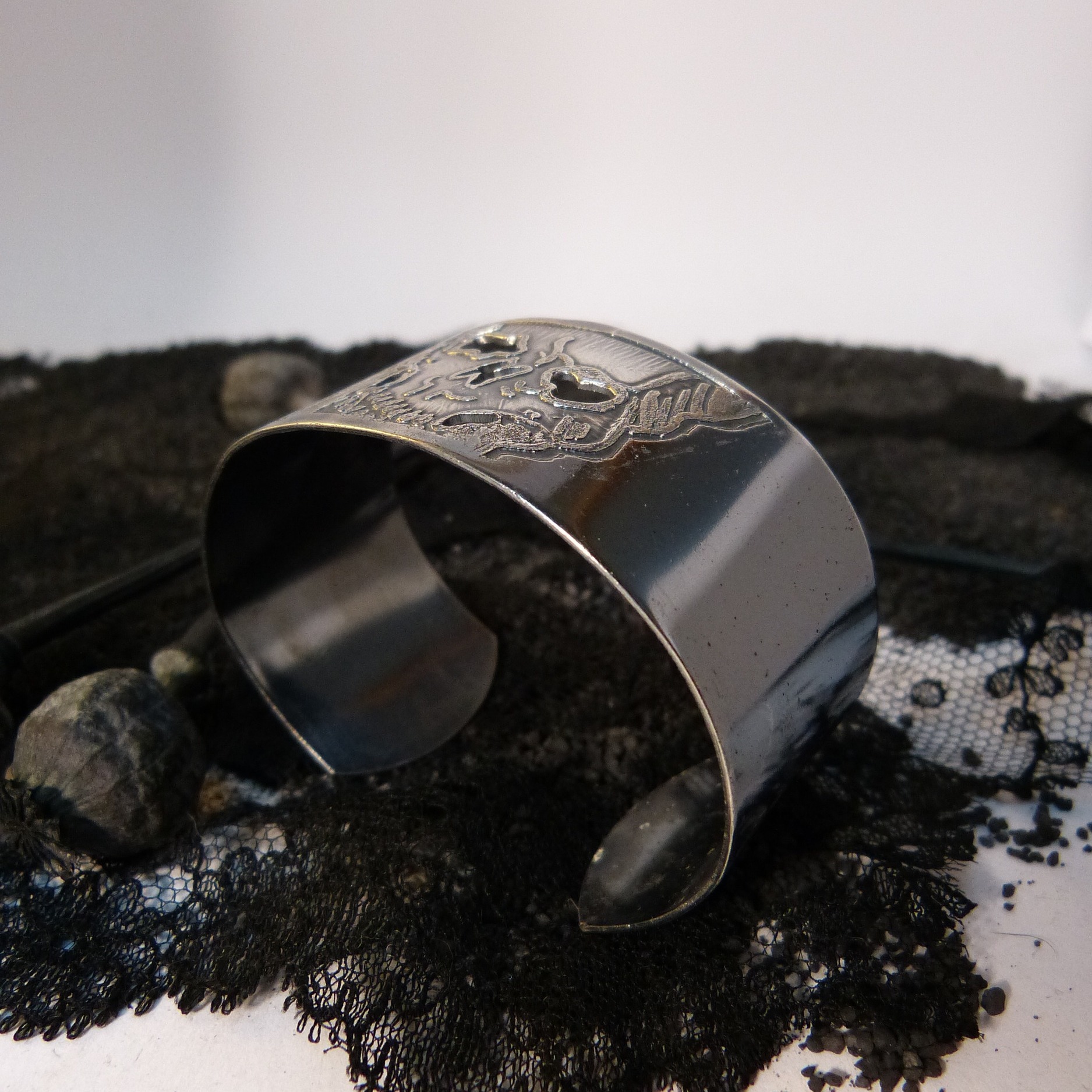 bracelet-crâne-argent-vanité-belladone