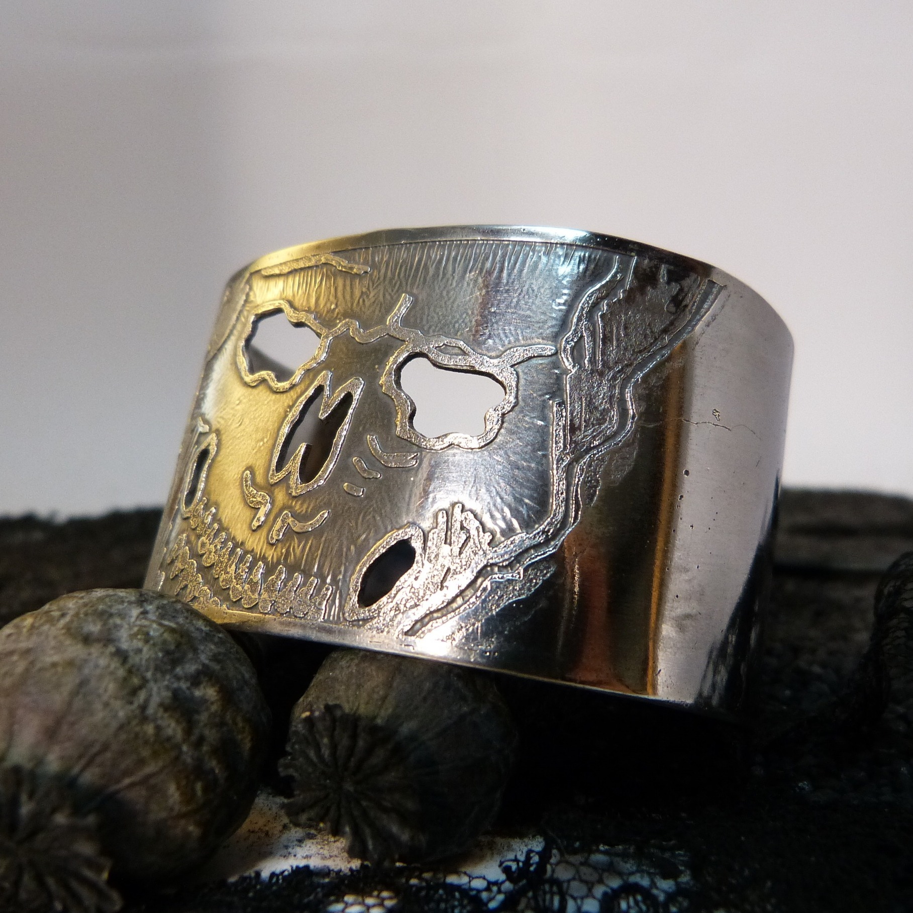 bracelet-crâne-argent-vanité-belladone