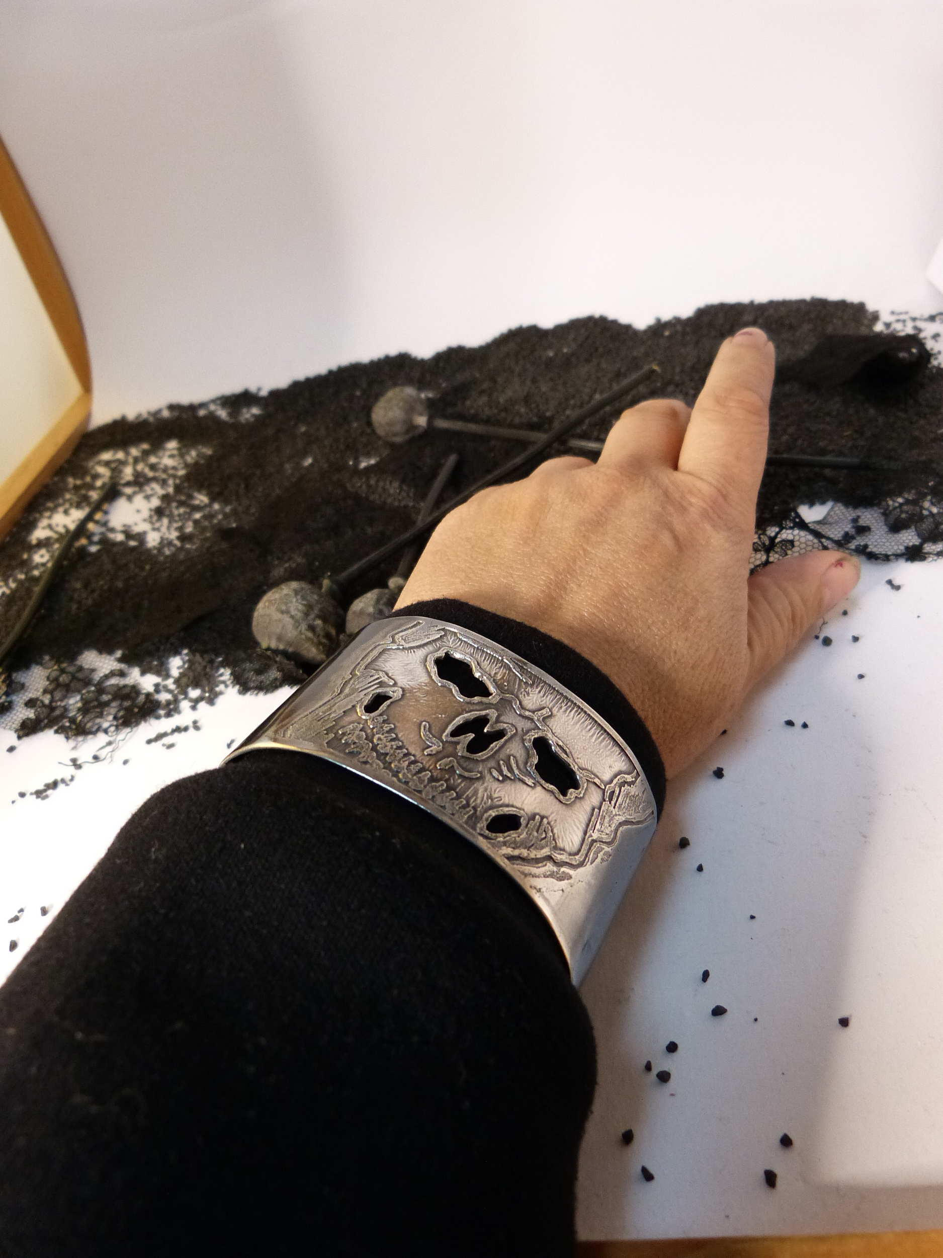 bracelet-crâne-argent-vanité-belladone