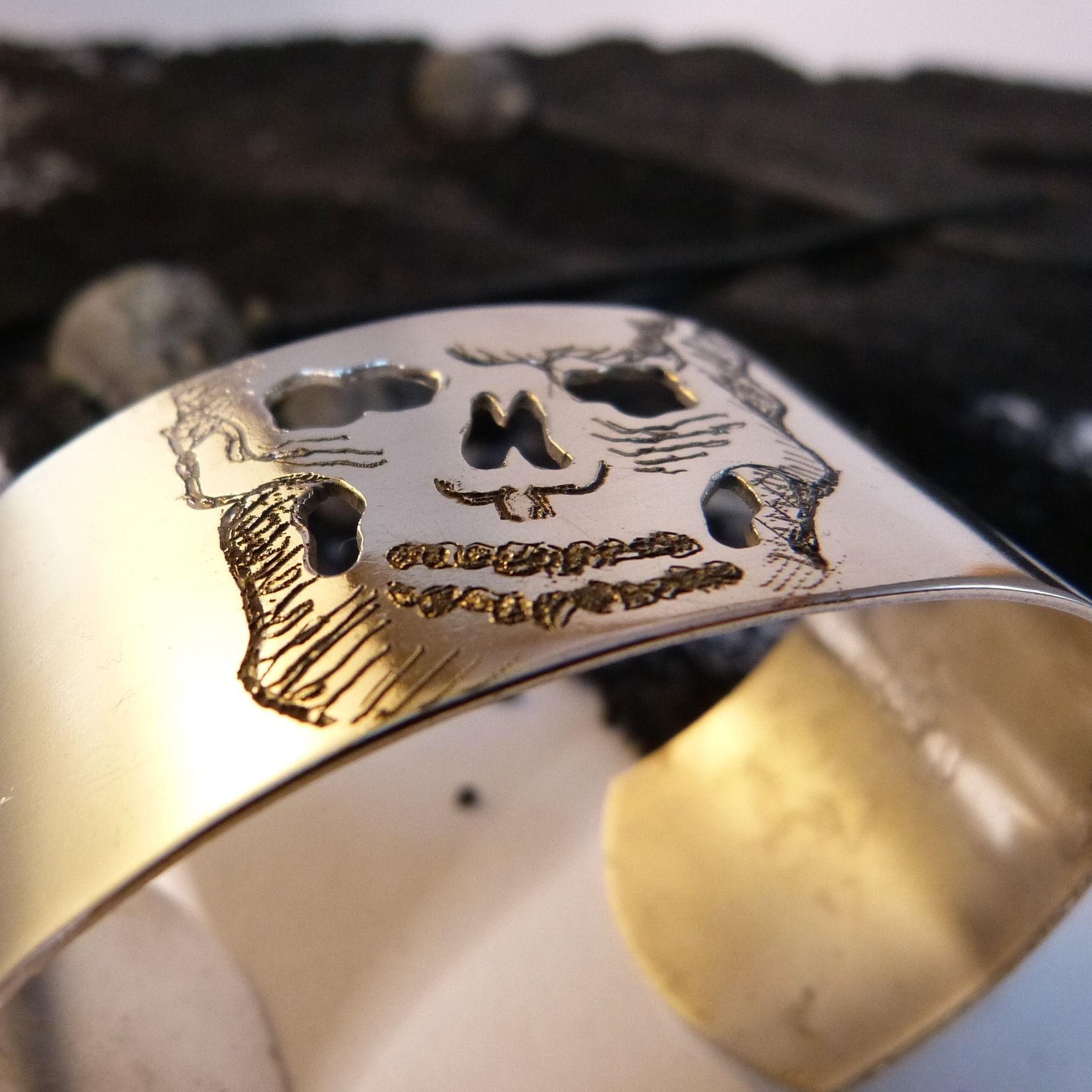 bracelet-crâne-argent-vanité-belladone