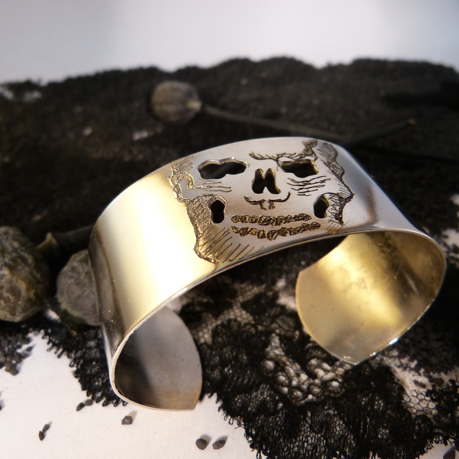 bracelet-crâne-argent-vanité-belladone
