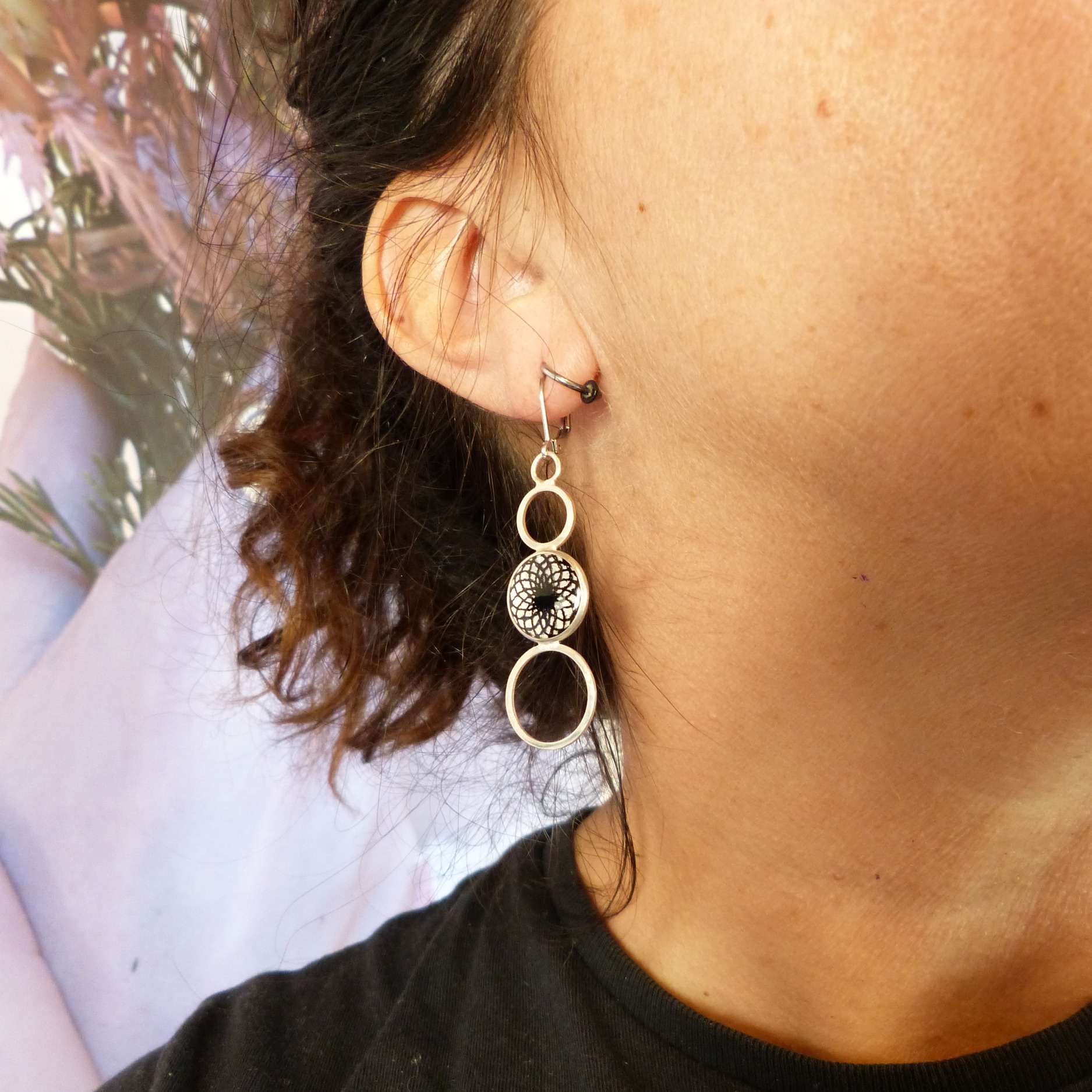 boucles-argent-dentelle-noire-belladone