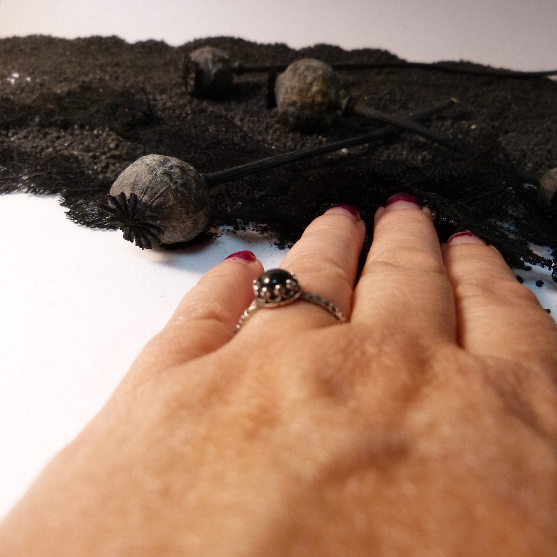 bague-laiton argenté-onyx-belladone