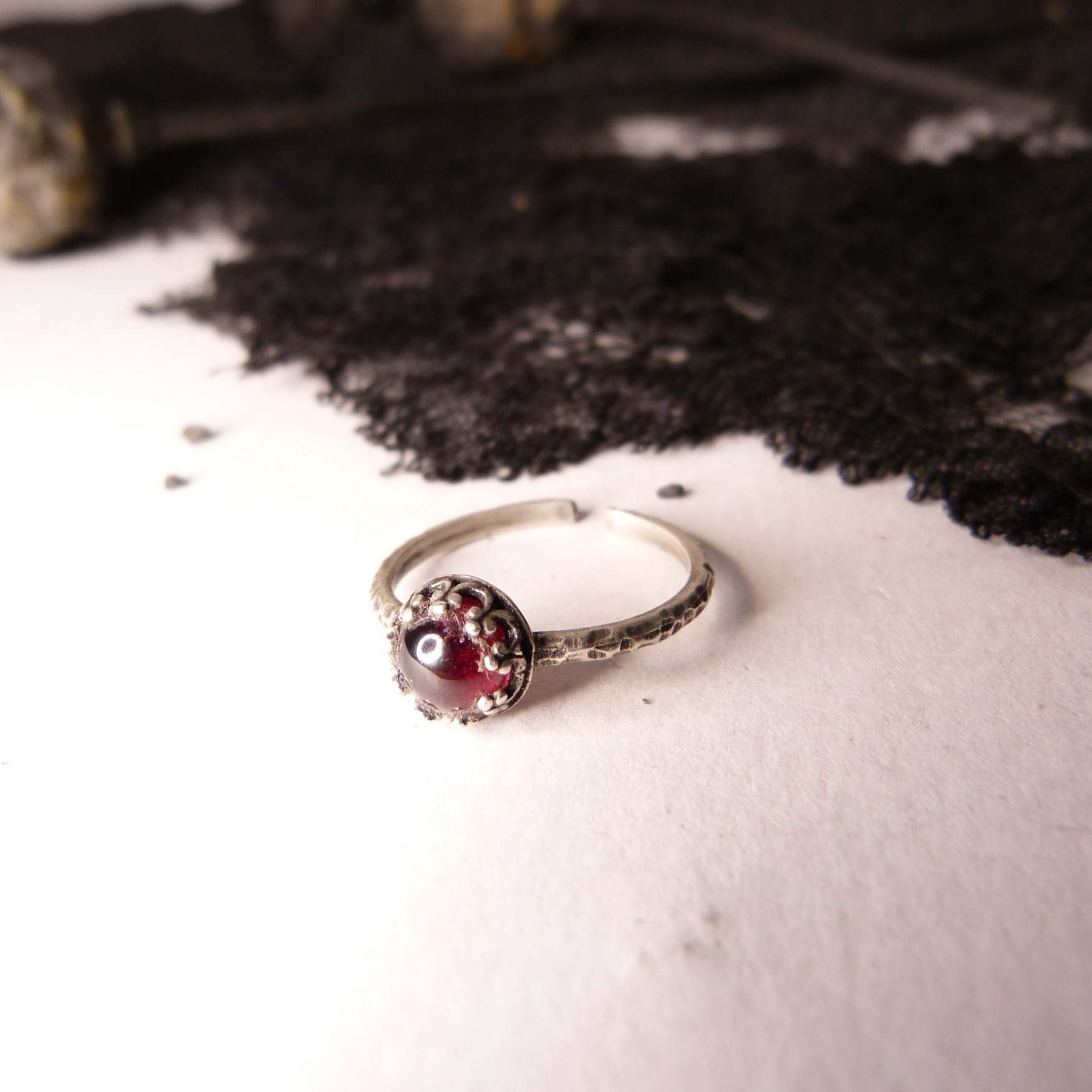 bague-pierre semi precieuse-grenat-plaqué argent belladone