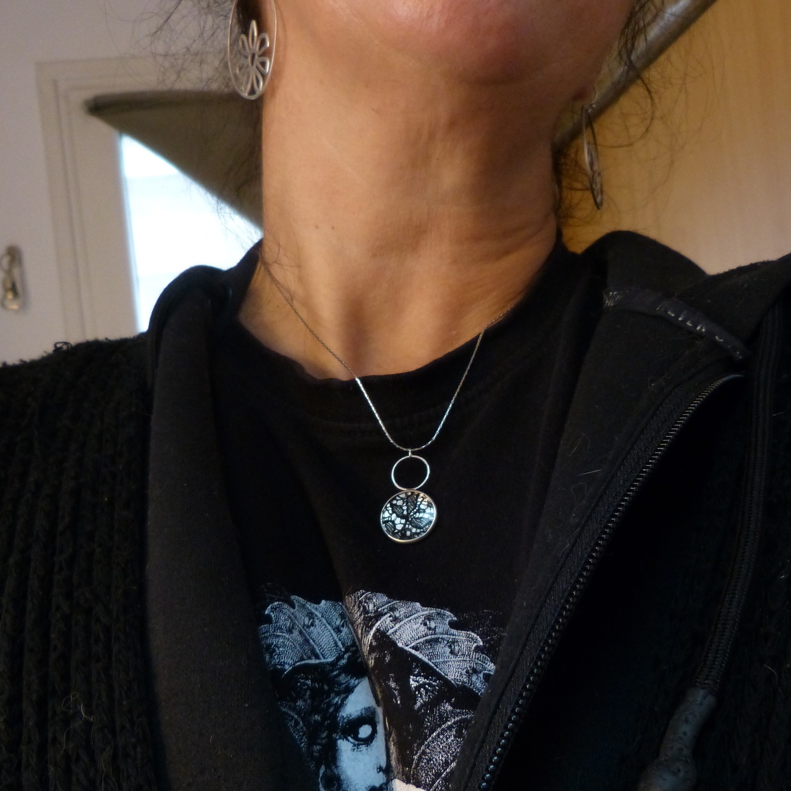 collier-argent-dentelle noire-belladone