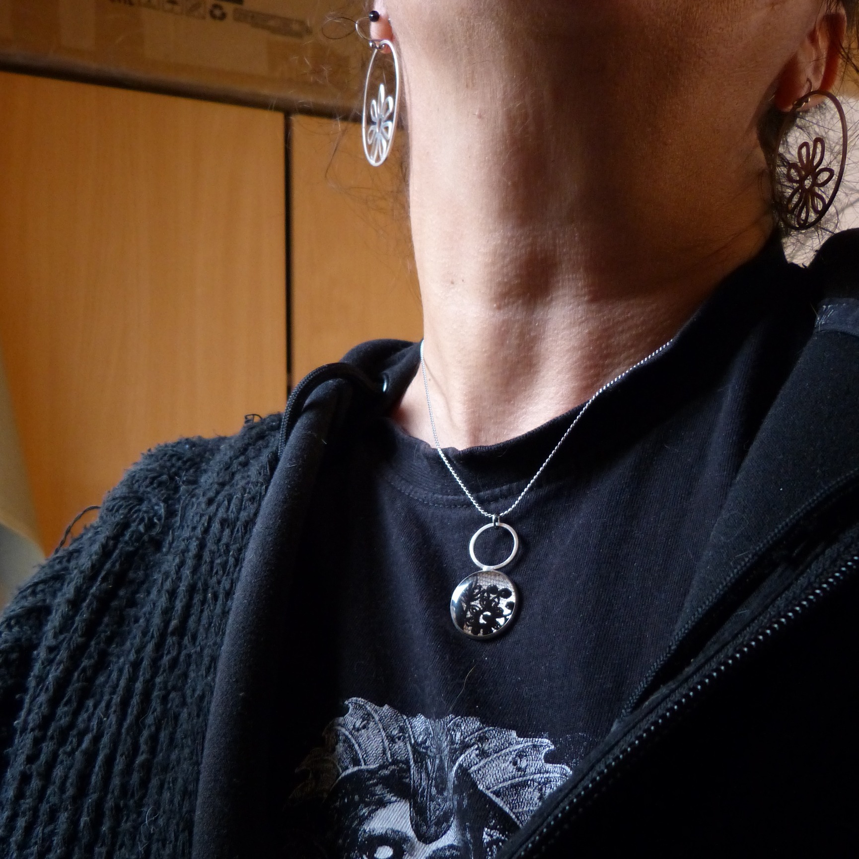 collier-argent-dentelle noire-belladone