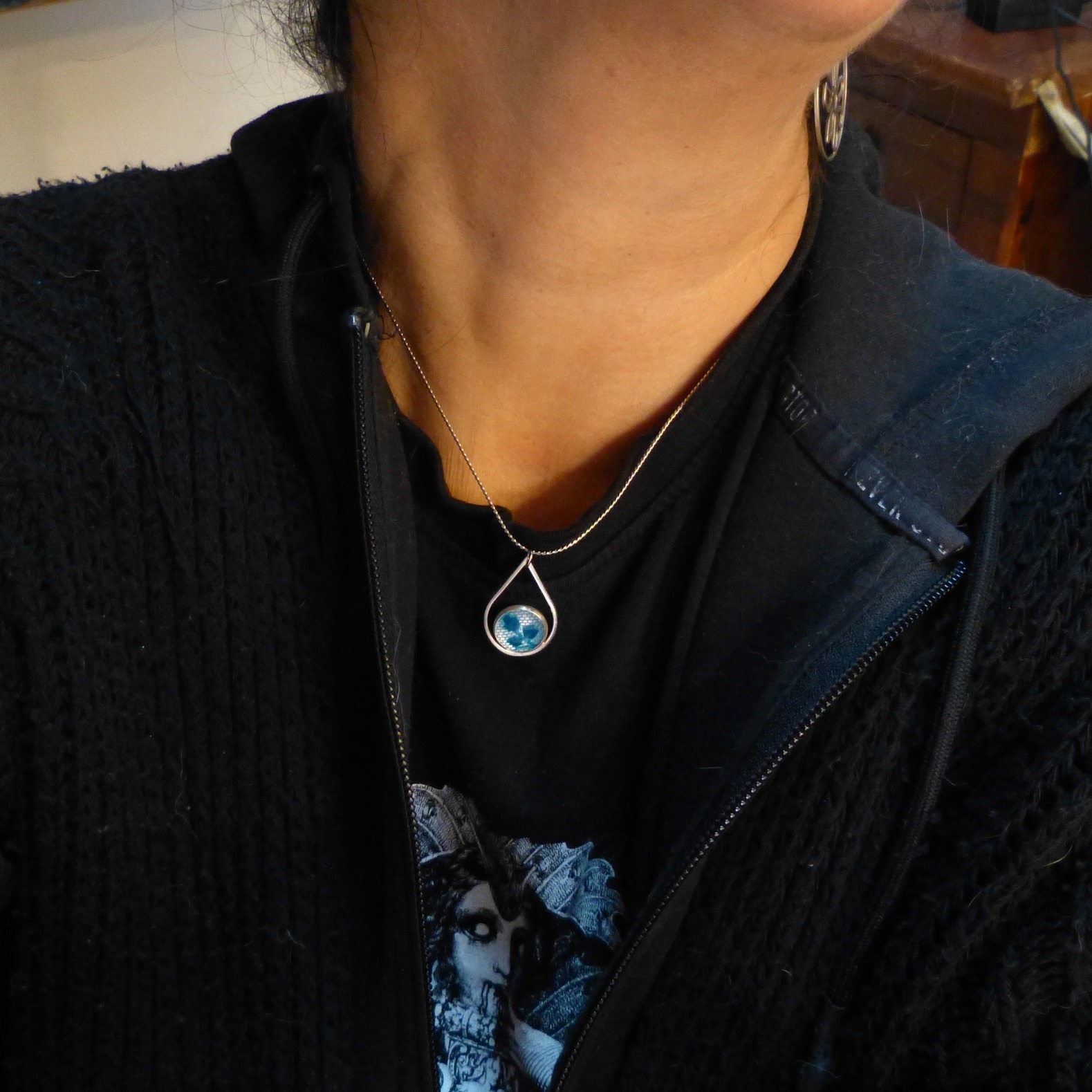 collier-argent-dentelle-bleu-belladone