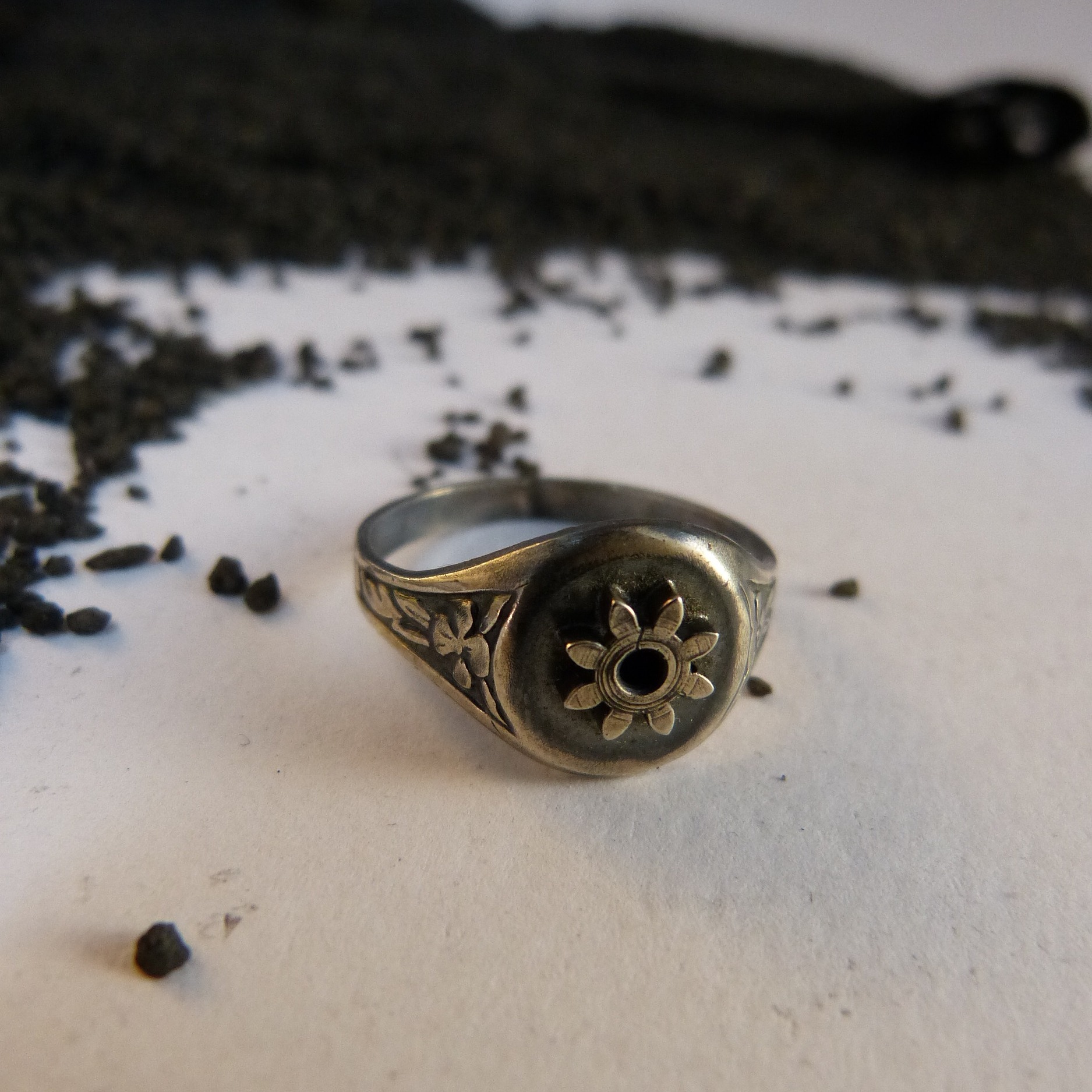bague-engrenage-argent-persé-belladone