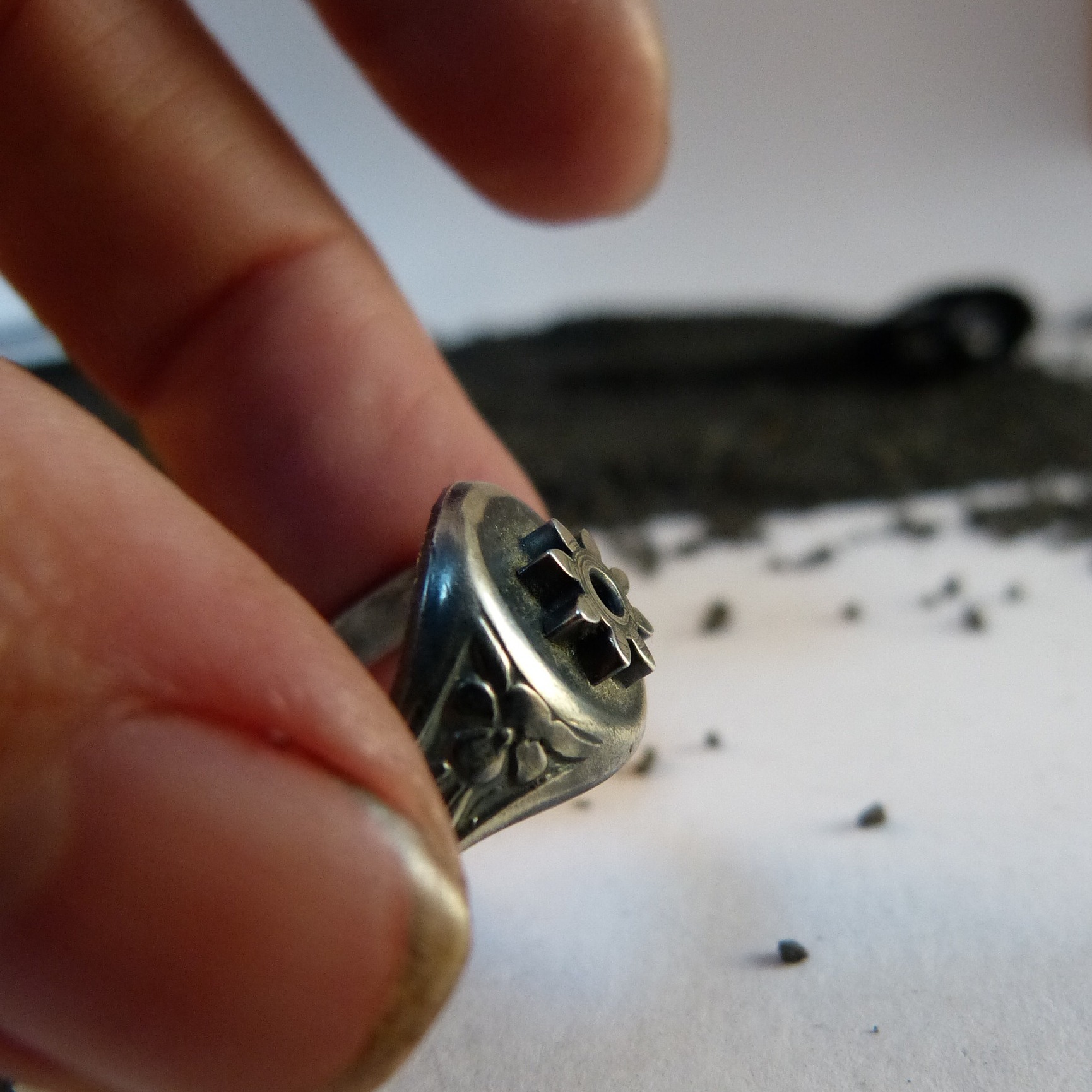 bague-engrenage-argent-persé-belladone