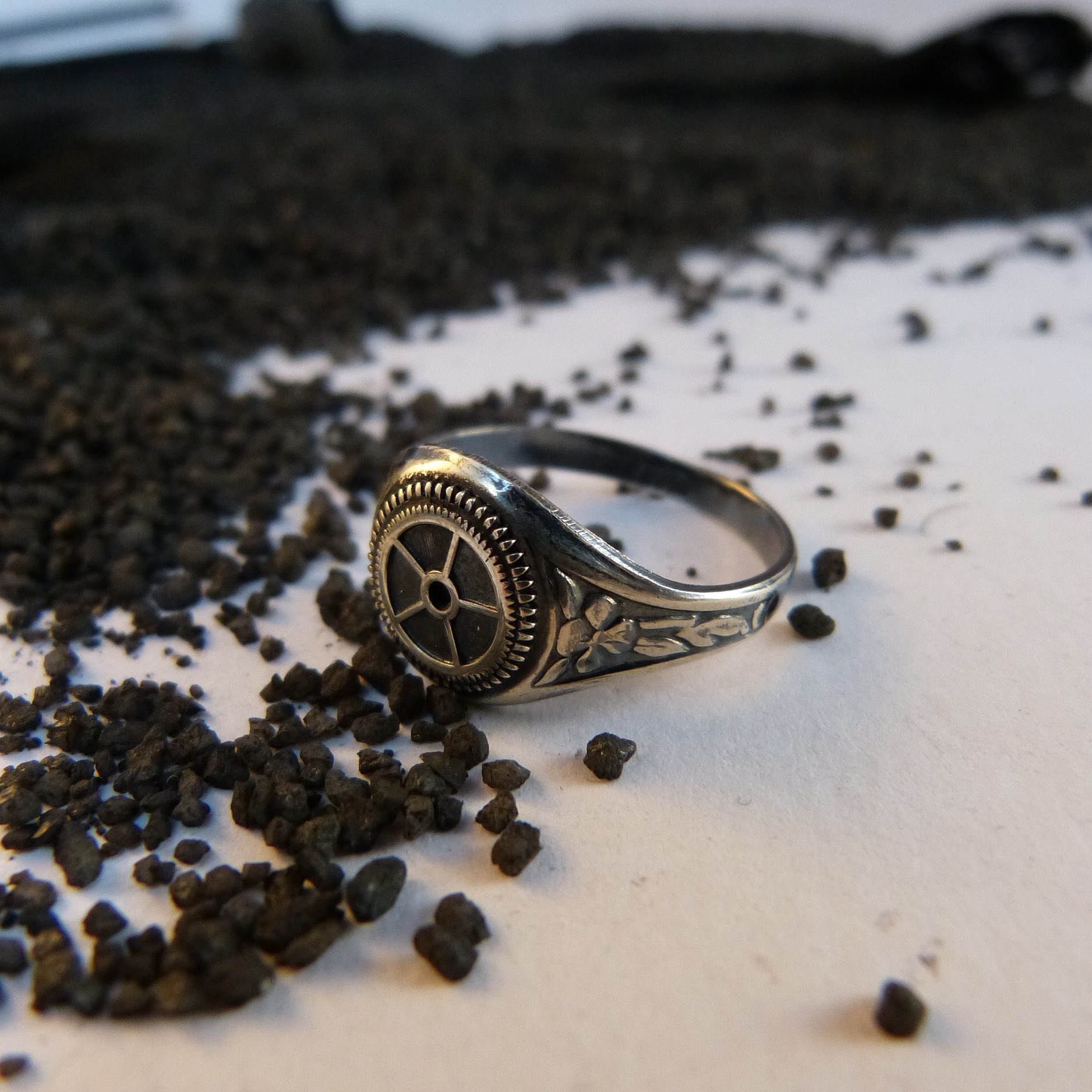 bague-engrenage-argent-persé-belladone