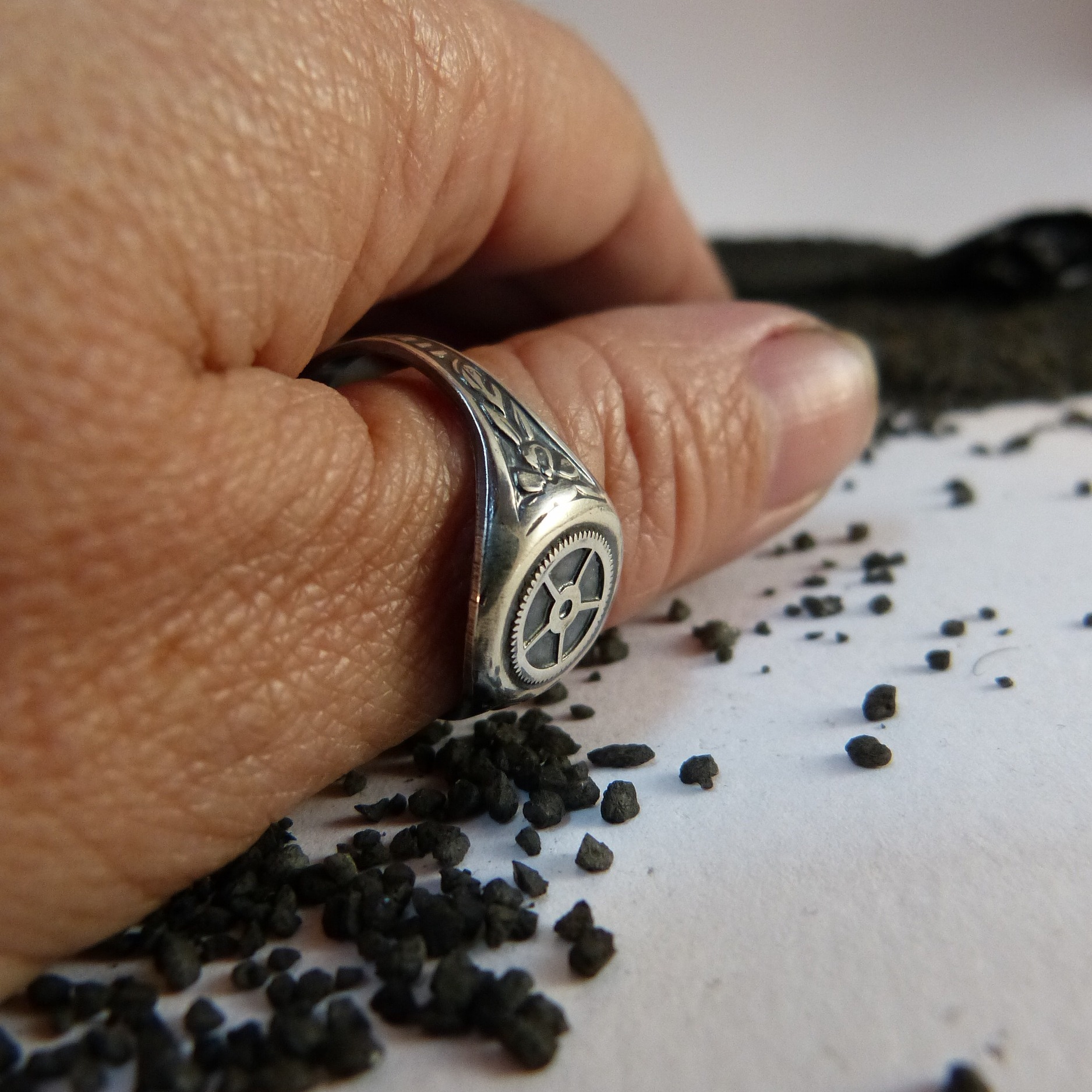 bague-engrenage-argent-persé-belladone