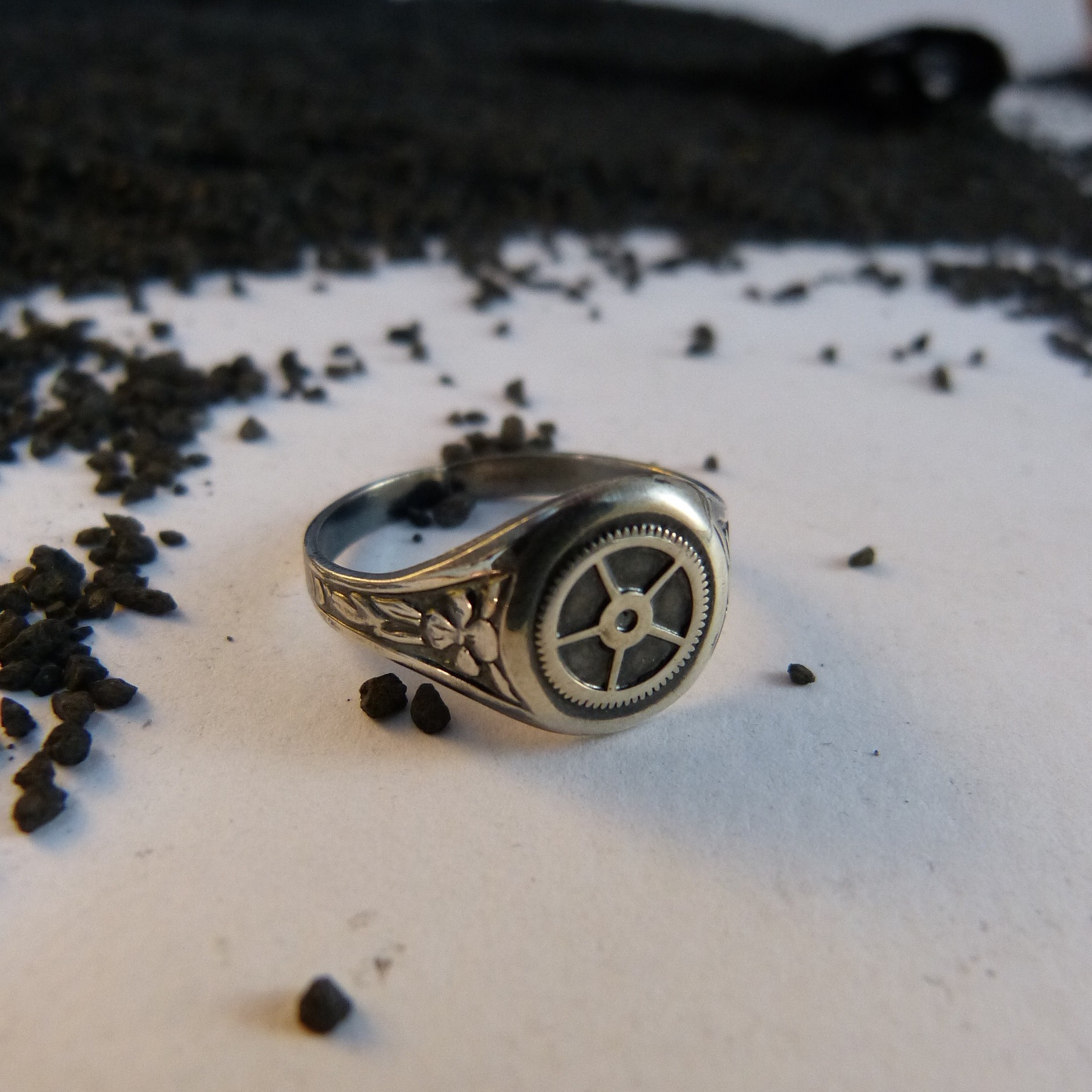 bague-engrenage-argent-persé-belladone
