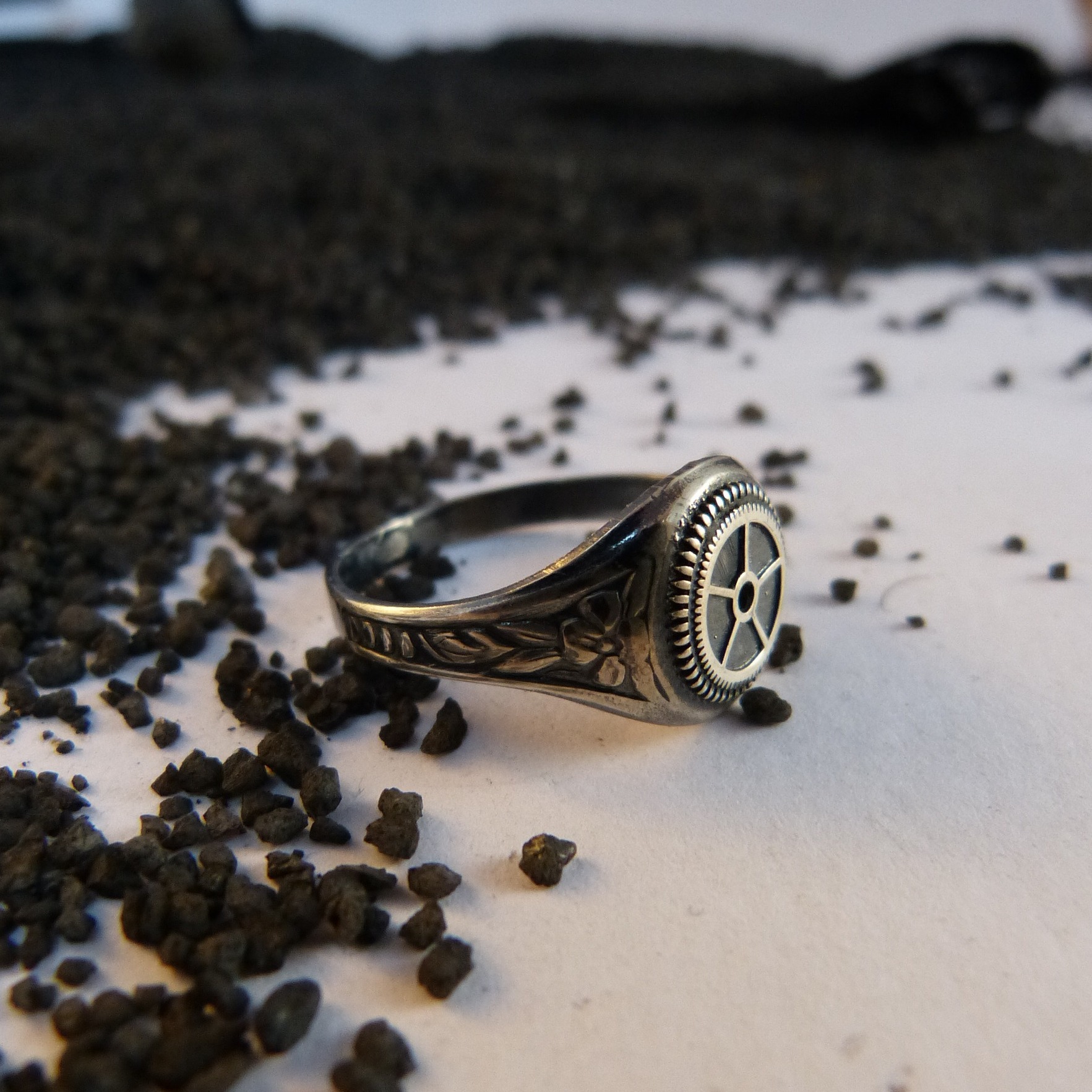 bague-engrenage-argent-persé-belladone