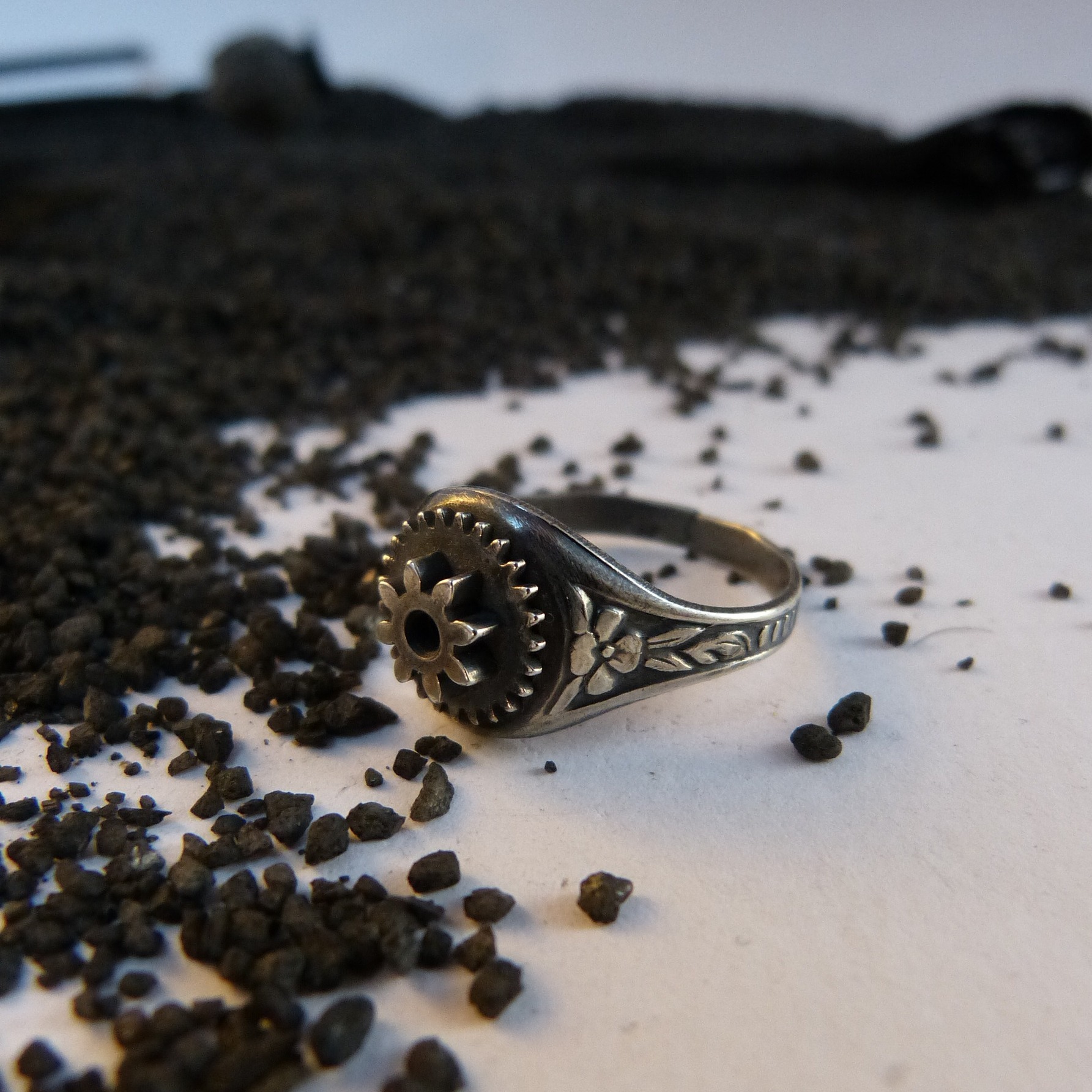 bague-engrenage-argent-persé-belladone