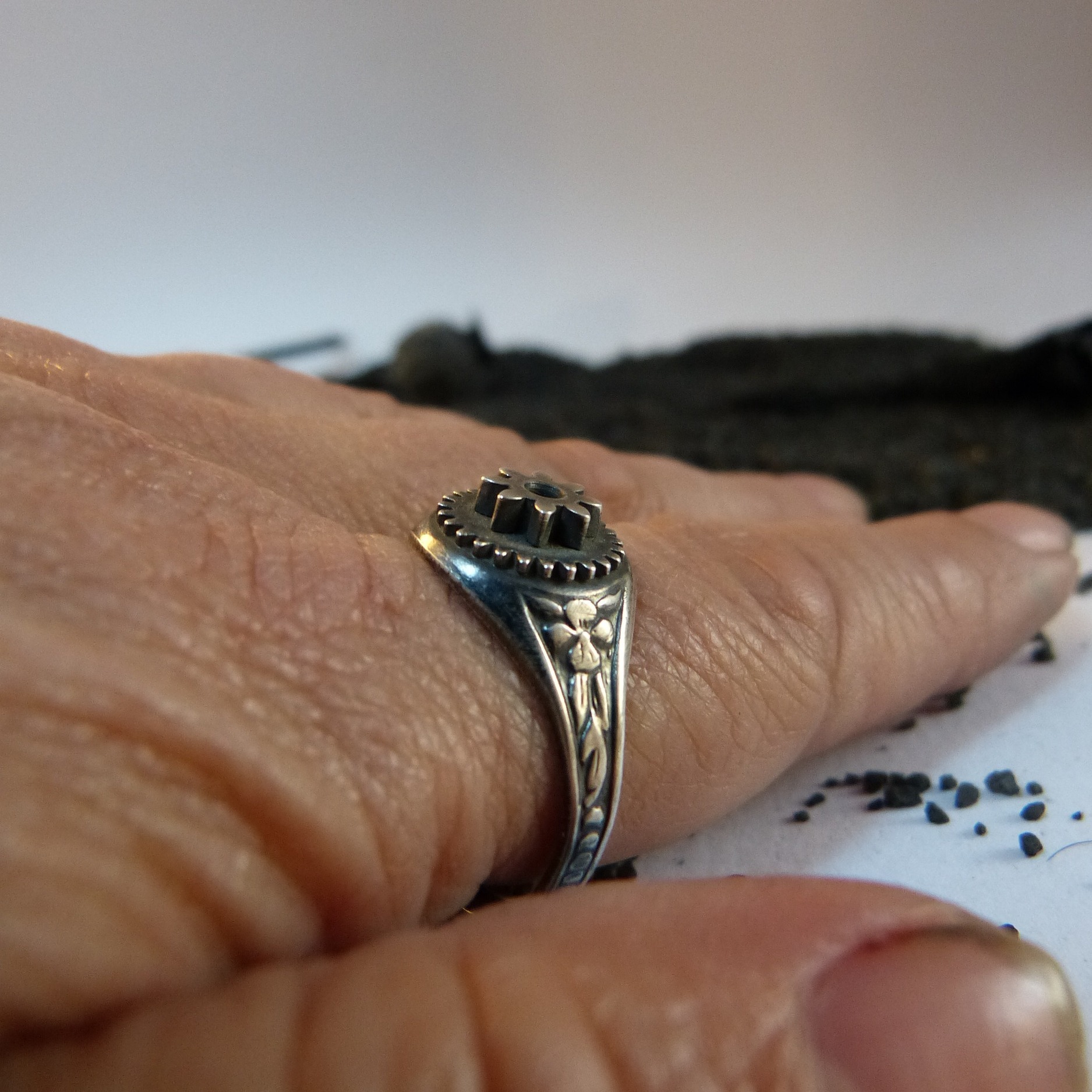 bague-engrenages-dhorlogerie-soudés-eros-belladone