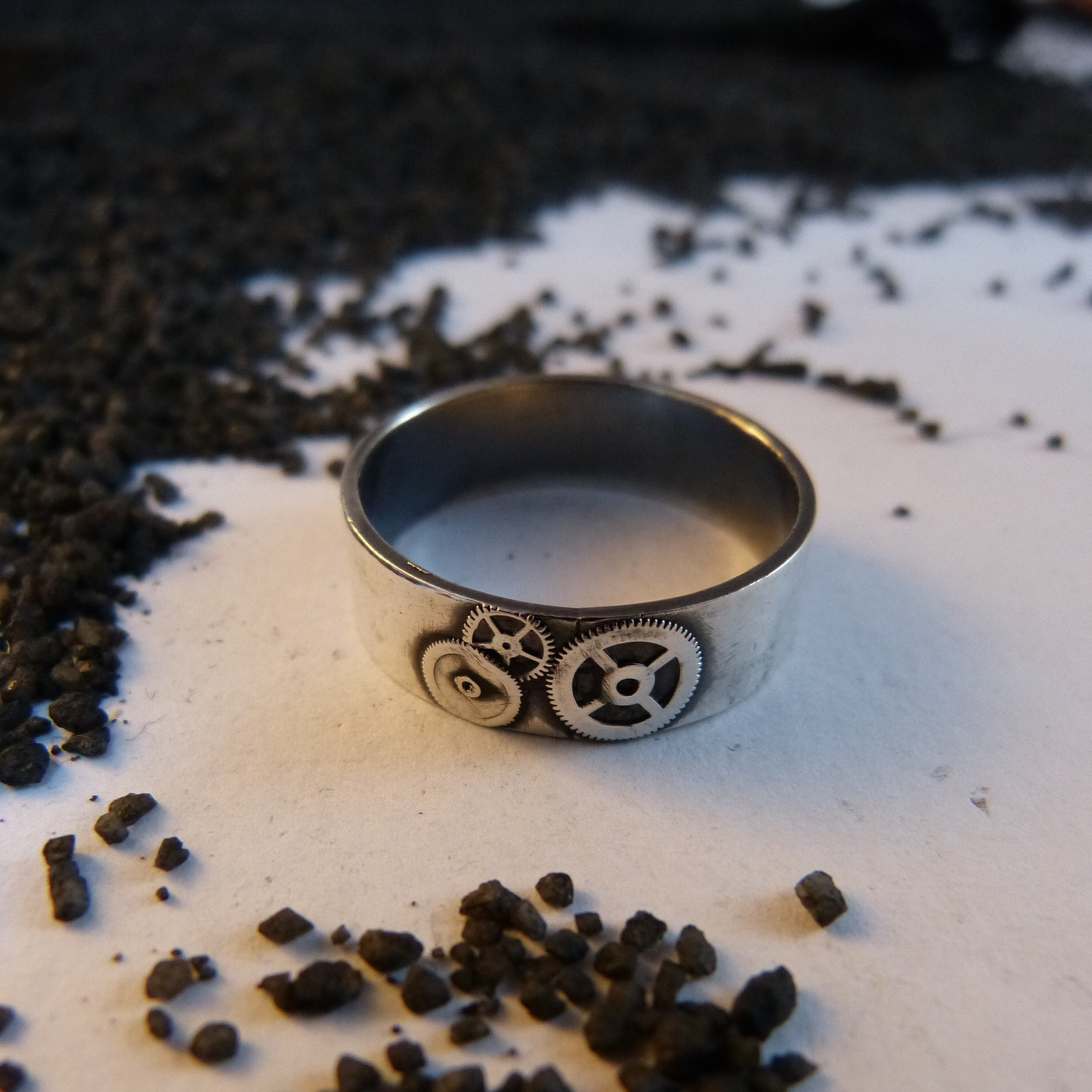 bague-engrenages-d'horlogerie-soudés-eros-belladone