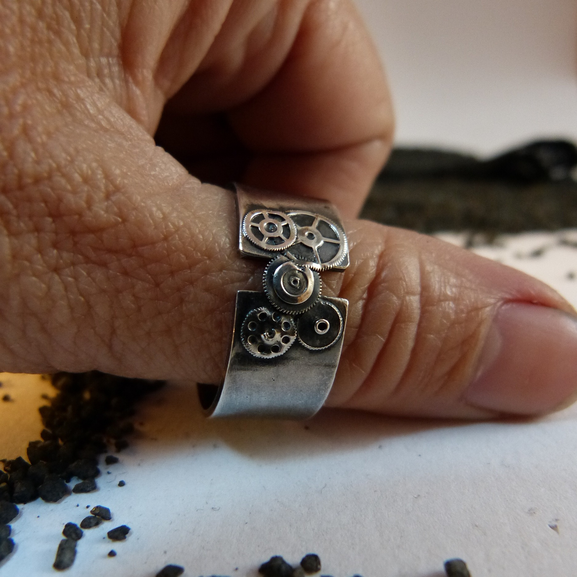 bague-engrenages-dhorlogerie-soudés-eros-belladone