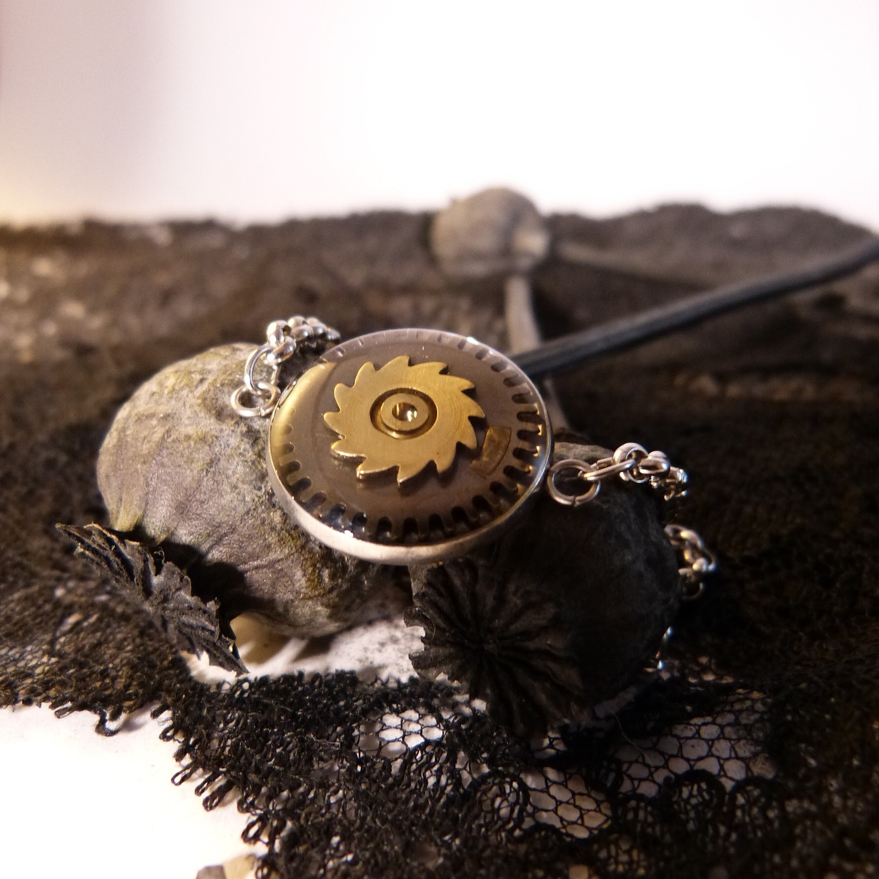 bracelet-engrenages-dentelle-belladone