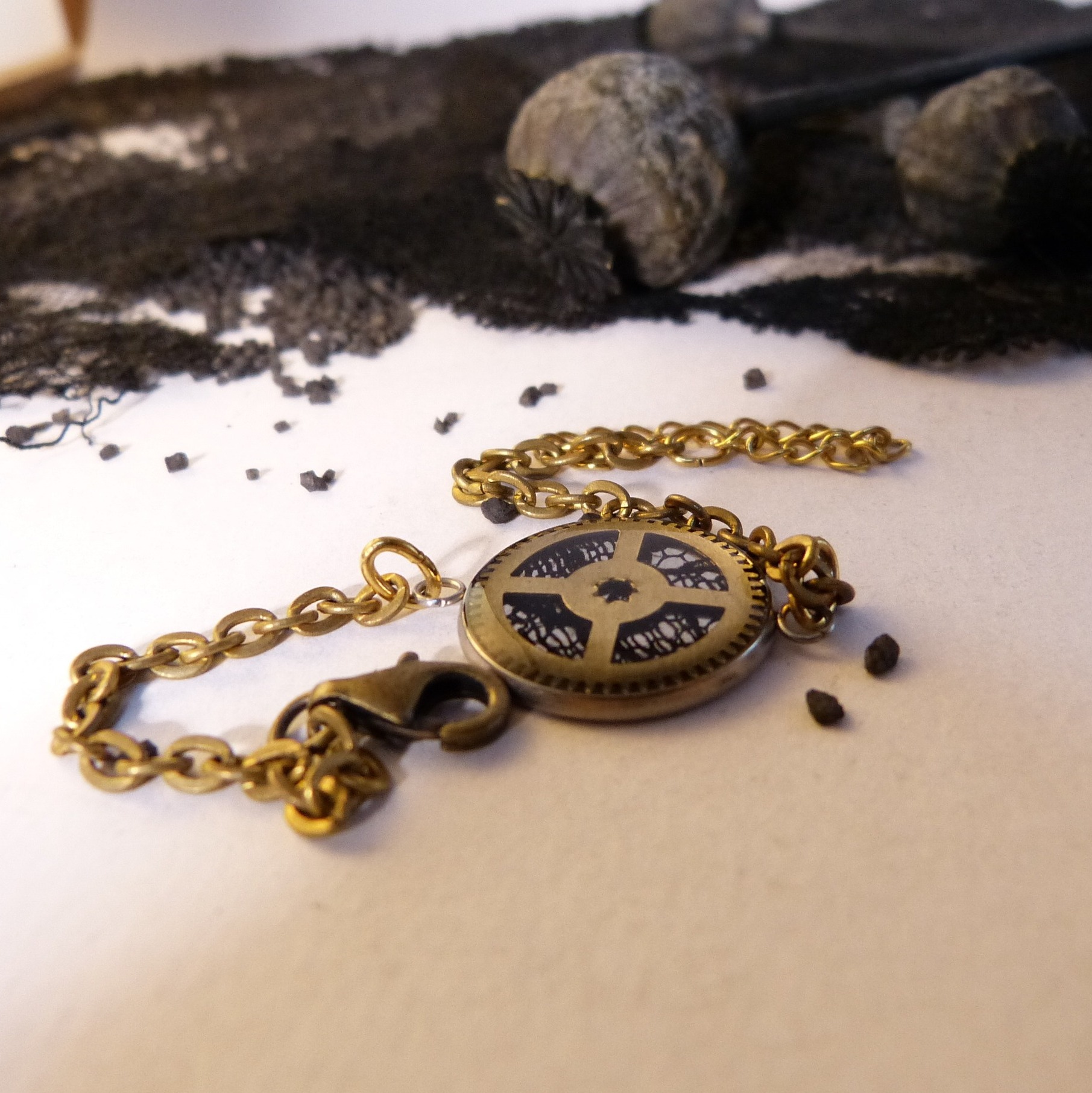bracelet-engrenages-dentelle-belladone