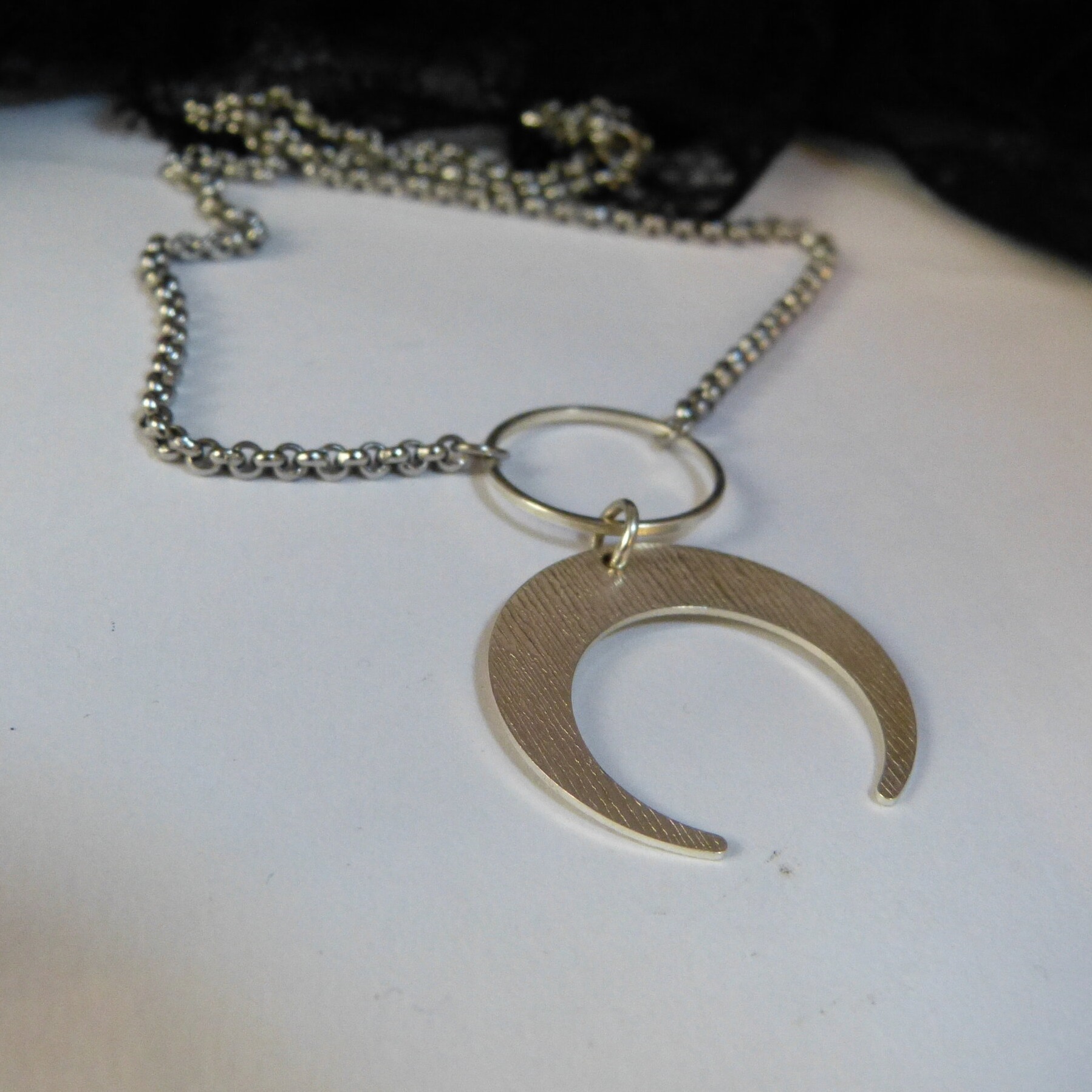collier-luna-grand-pendentif-lune-acier-belladone