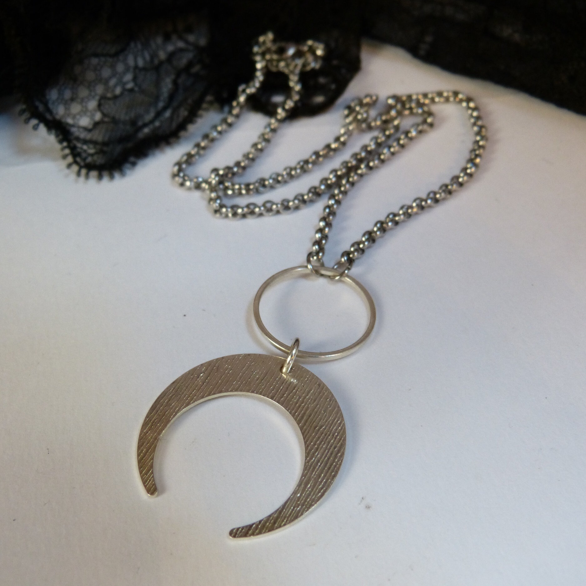 collier-luna-grand-pendentif-lune-acier-belladone