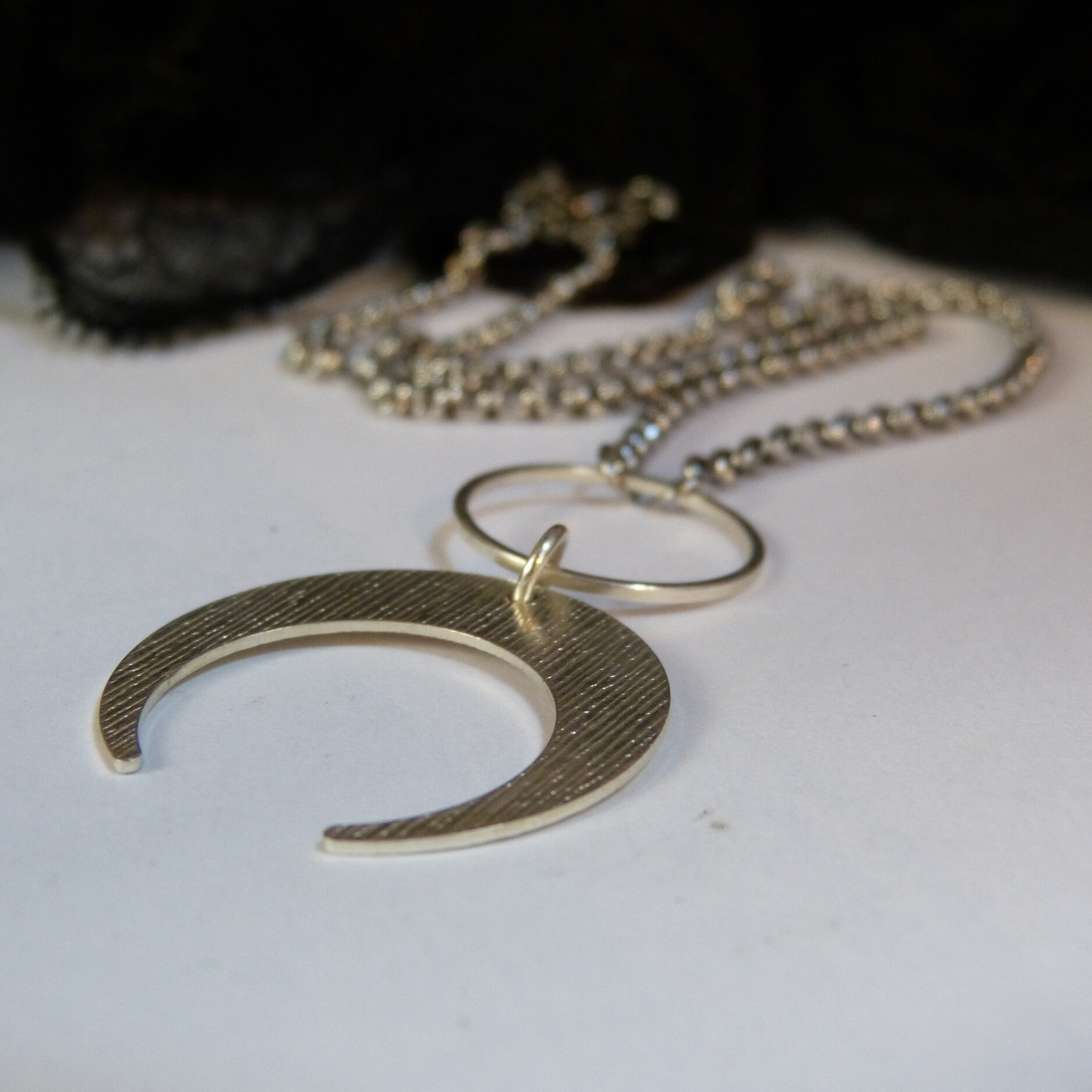 collier-luna-grand-pendentif-lune-acier-belladone