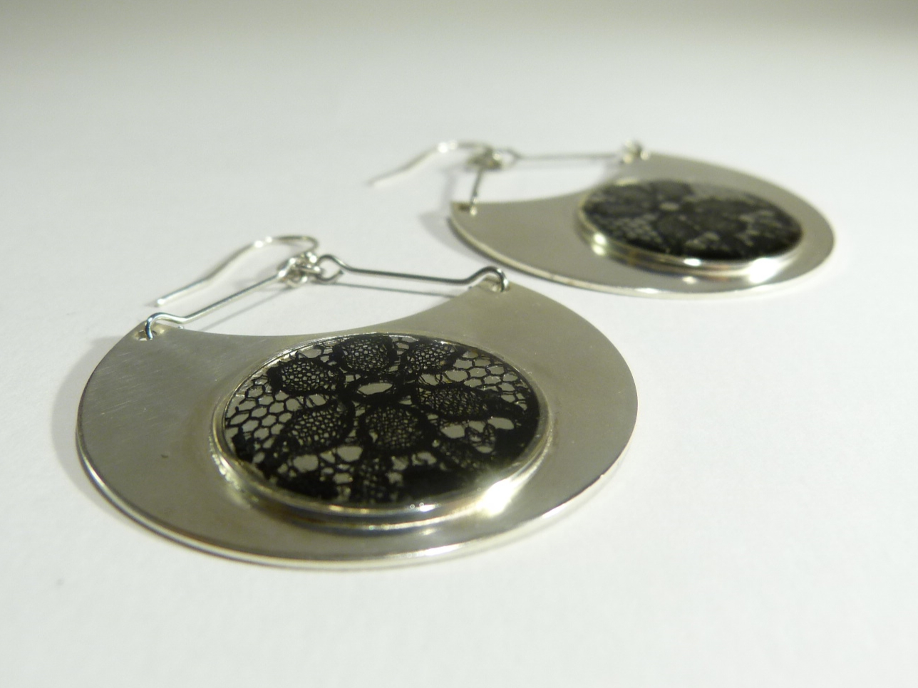 boucles d'oreilles demi lune dentelle