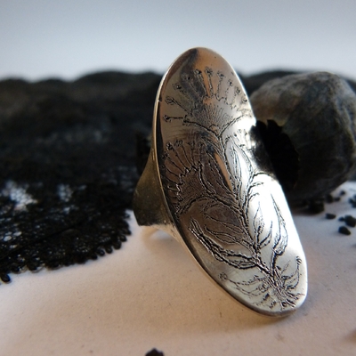 bague-gravée-art nouveau-Belladone