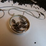 collier dentelle noire