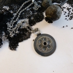 collier-engrenages-argenté-industriel