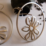 boucles doreilles-fleur-argent-Belladone