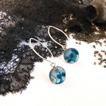 boucles-dentelle-acier-argent-cerise-belladone