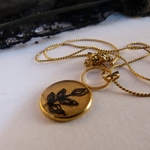 collier-or fin-dentelle noire-belladone