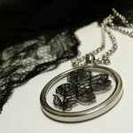 collier-demonia-dentelle-noire-ancienne-belladone