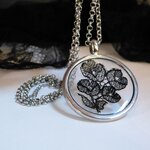 collier-demonia-dentelle-noire-ancienne-belladone