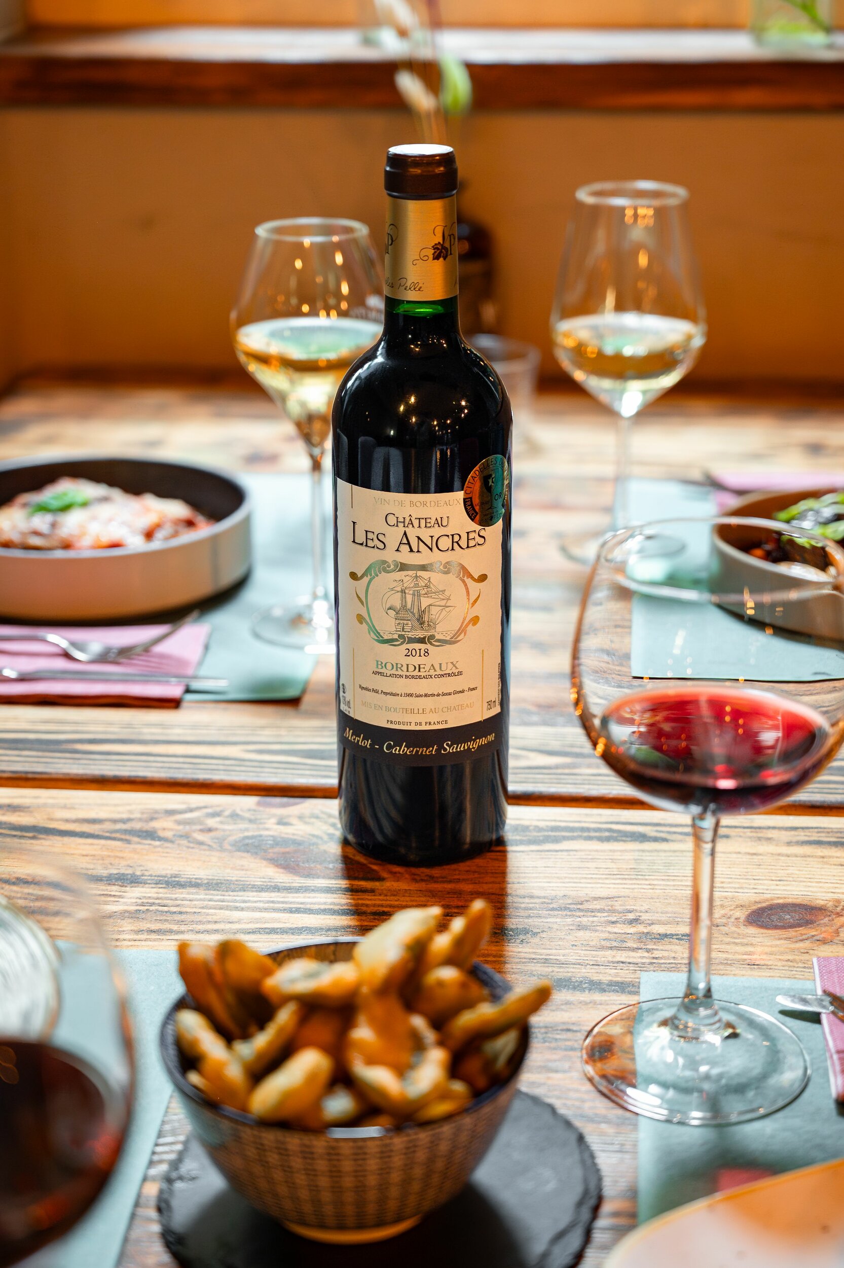 Accords mets-vins au restaurant : 18 plats et les vins à proposer