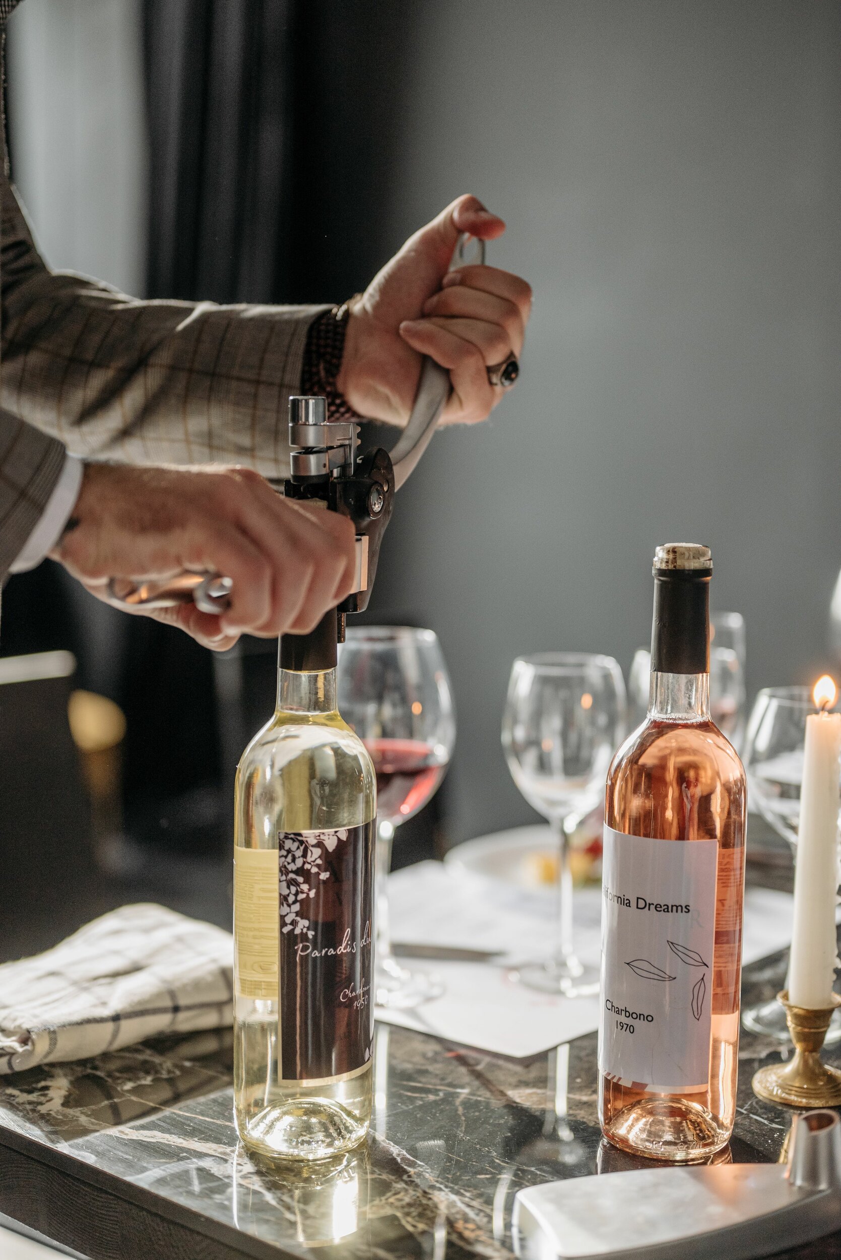 Dans quel ordre servir les vins à table ? Le guide du caviste