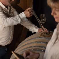Travail au chai chez Champagne Benoît Cocteaux