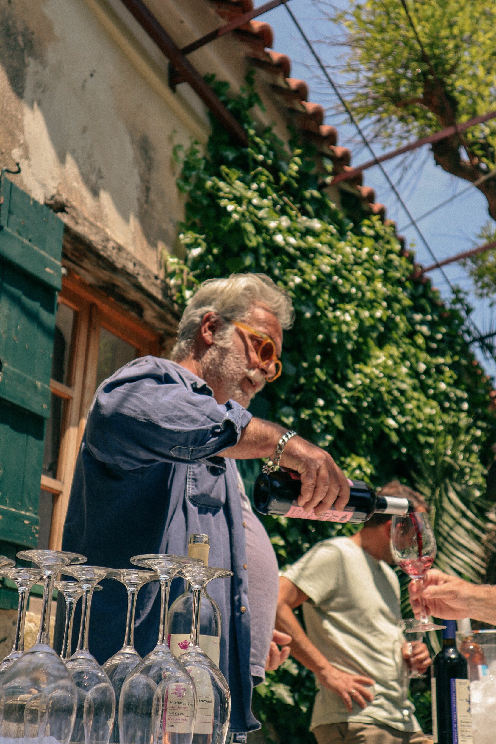 Le verre et la quantité versée influencent la dégustation.