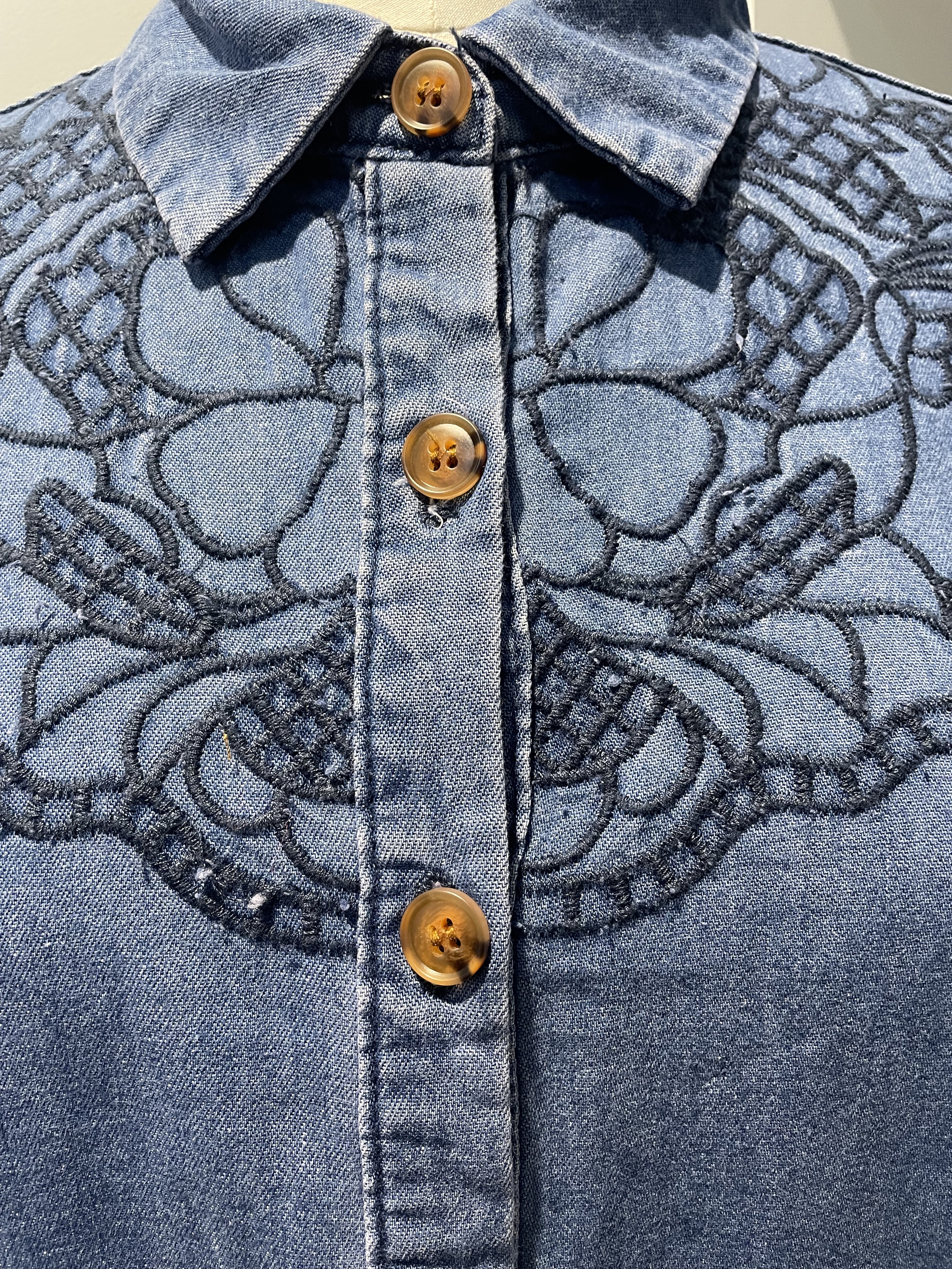 CHEMISE BRODEE 2