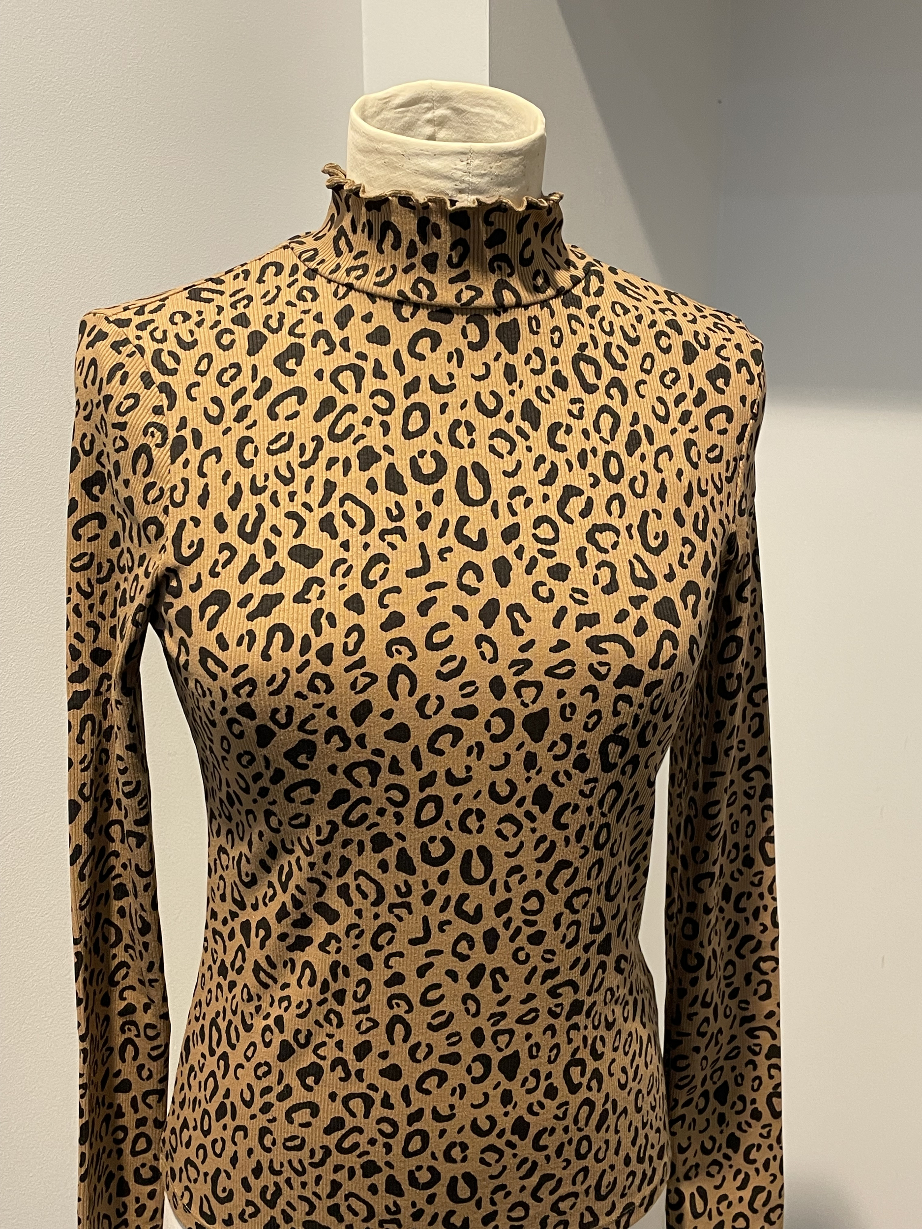 SOUS PULL LEO