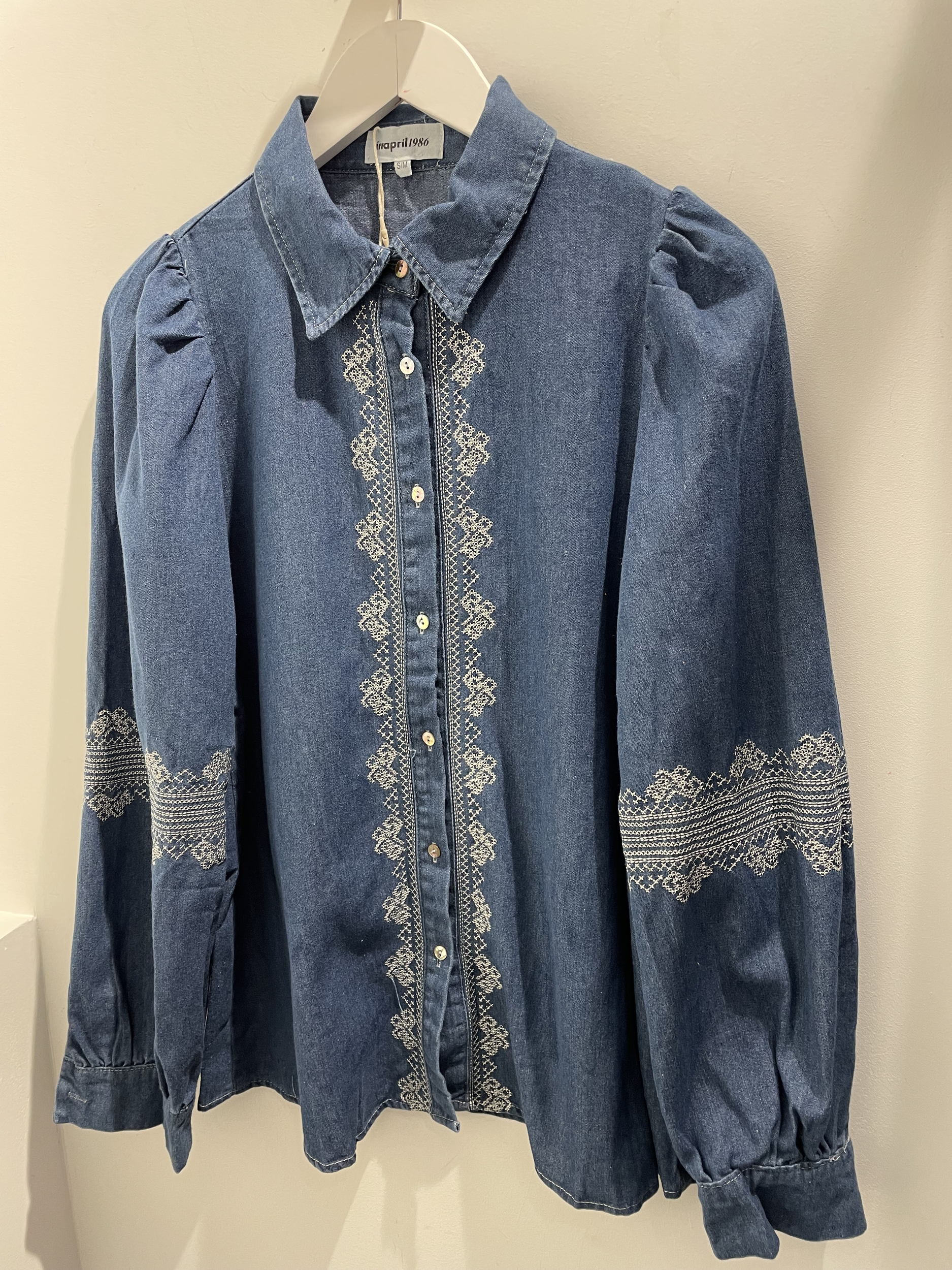 CHEMISE EN JEAN BRODEE